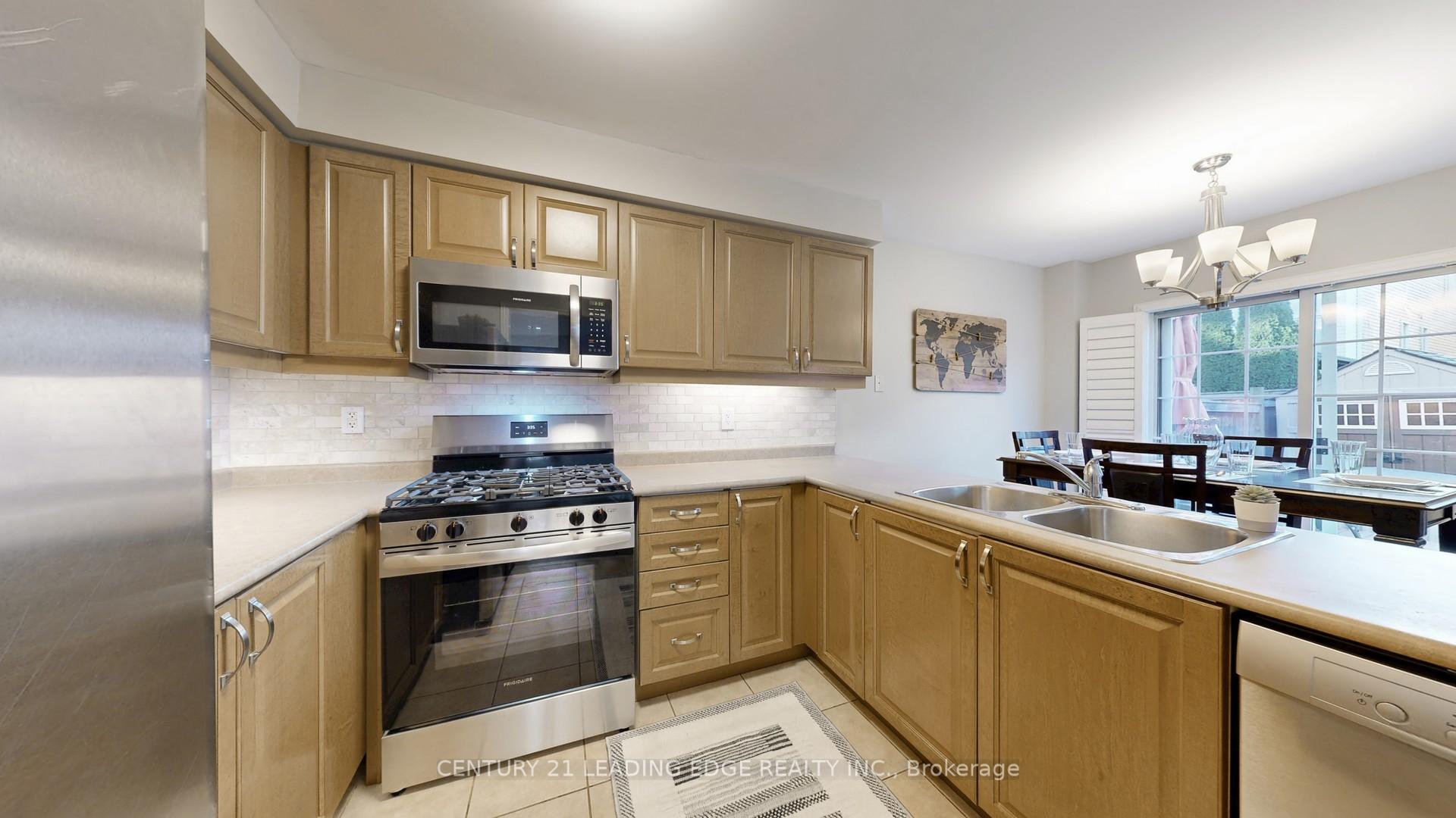 Photo 9 of 2 Eastgate Circle, Whitby, Brooklin — HOMEH