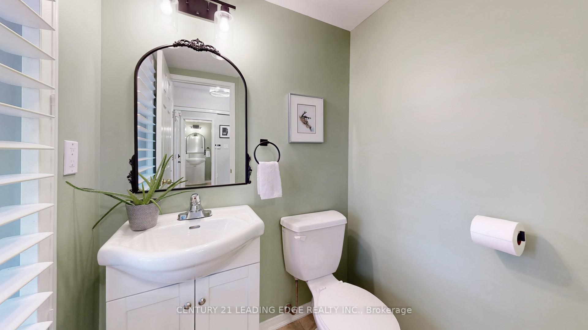 Photo 10 of 2 Eastgate Circle, Whitby, Brooklin — HOMEH