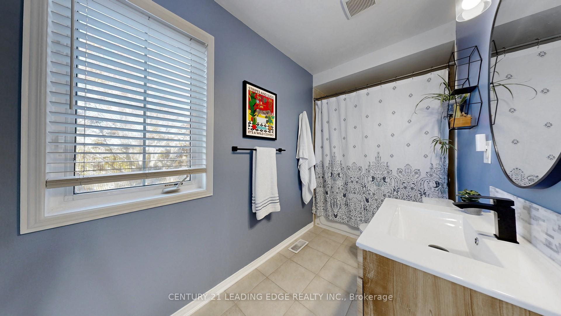 Photo 18 of 2 Eastgate Circle, Whitby, Brooklin — HOMEH