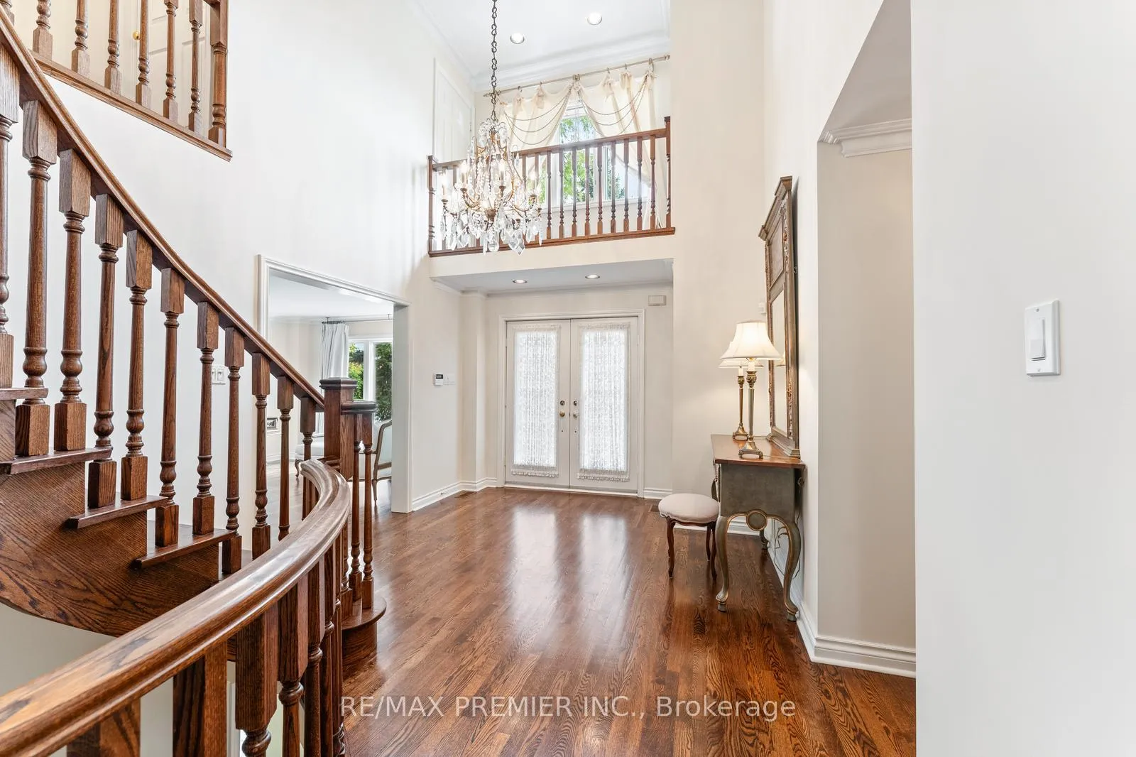 Photo 5 of 82 Jules Avenue, Vaughan, East Woodbridge — HOMEH