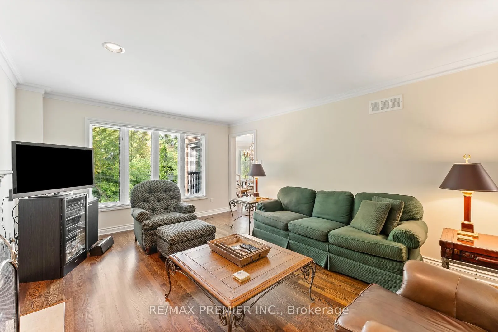 Photo 9 of 82 Jules Avenue, Vaughan, East Woodbridge — HOMEH
