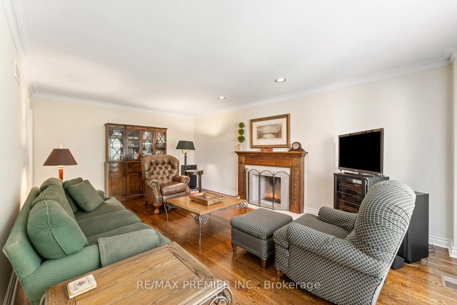 Photo 10 of 82 Jules Avenue, Vaughan, East Woodbridge — HOMEH