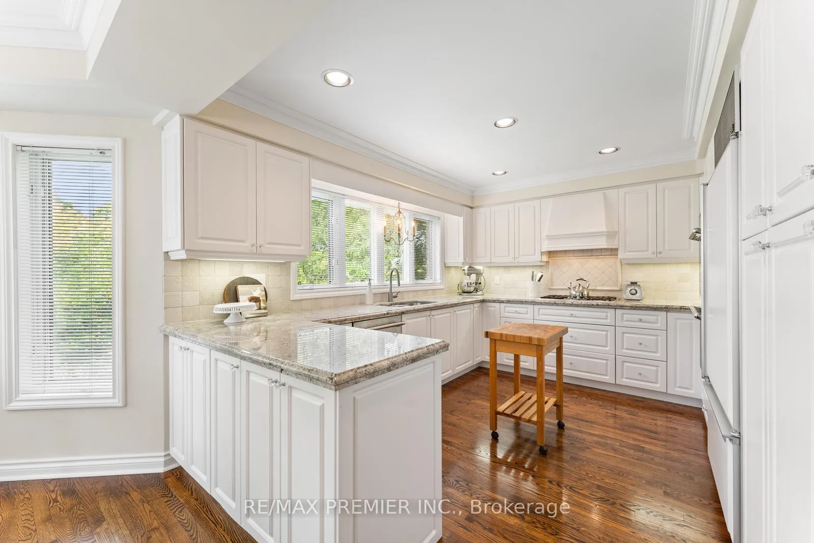 Photo 13 of 82 Jules Avenue, Vaughan, East Woodbridge — HOMEH