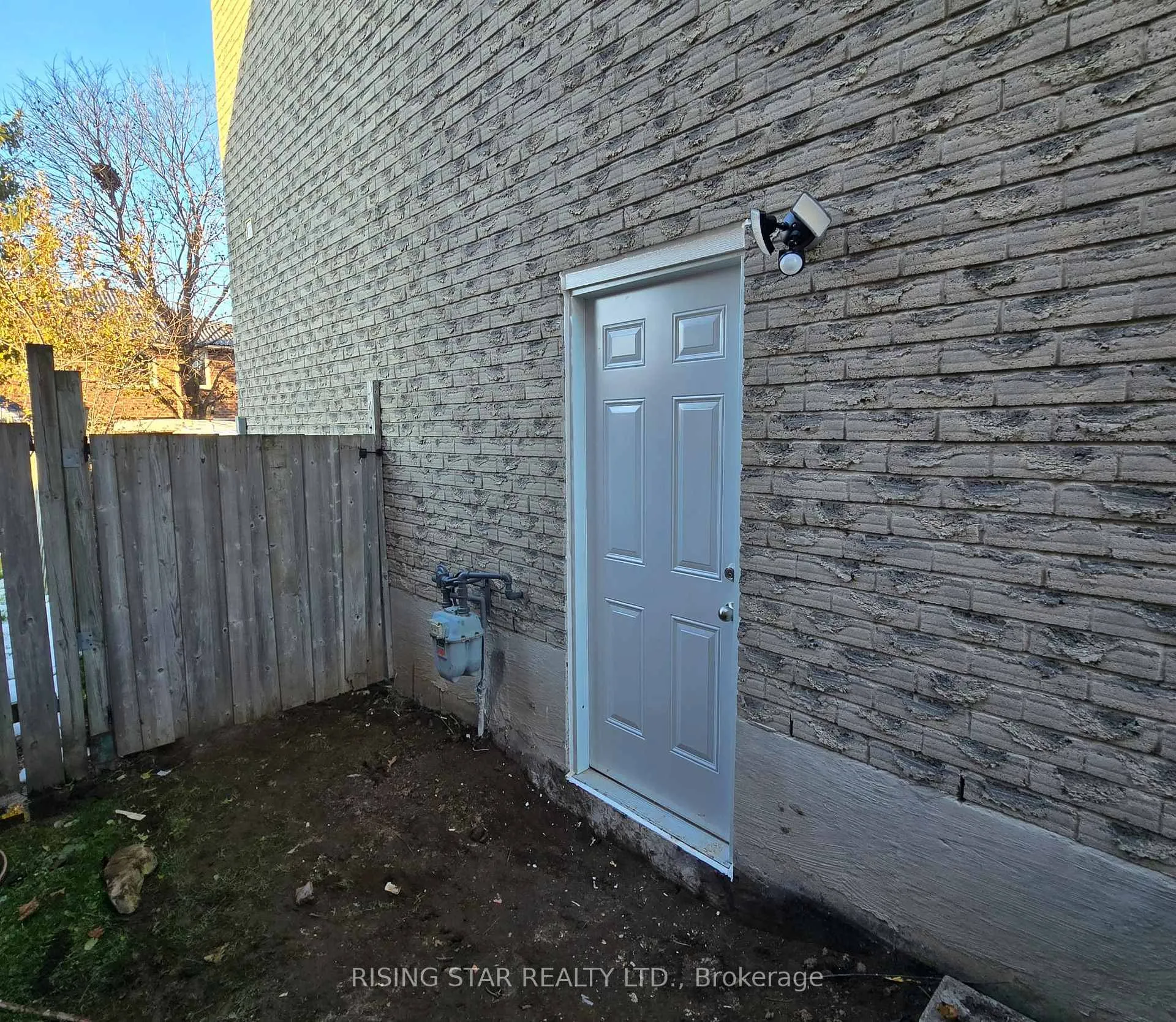 Photo 4 of 40 Delaney Crescent, Barrie, Northwest — HOMEH