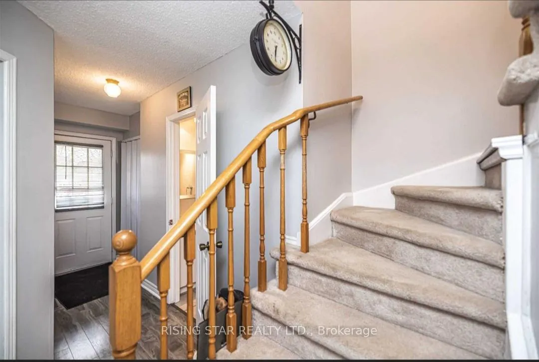 Photo 5 of 40 Delaney Crescent, Barrie, Northwest — HOMEH