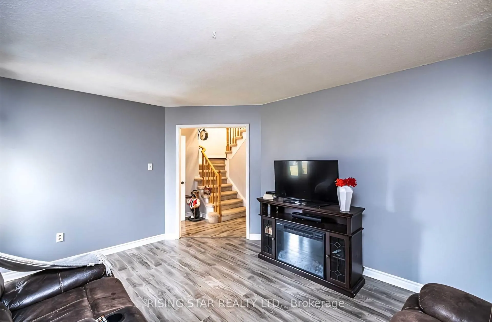 Photo 12 of 40 Delaney Crescent, Barrie, Northwest — HOMEH