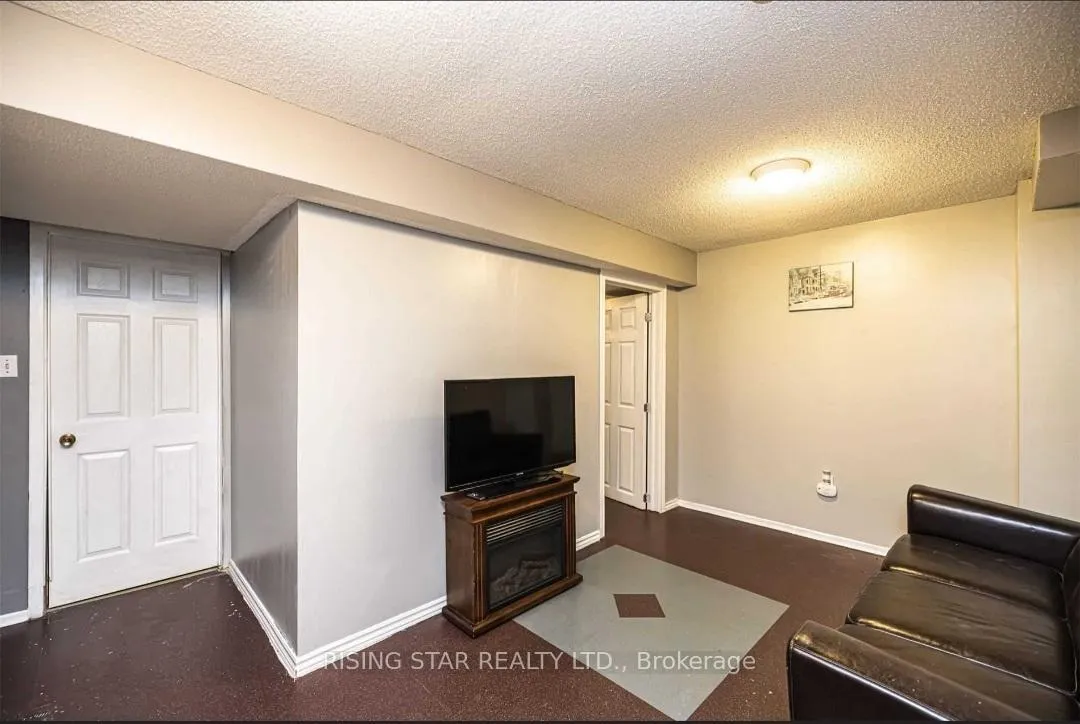 Photo 21 of 40 Delaney Crescent, Barrie, Northwest — HOMEH