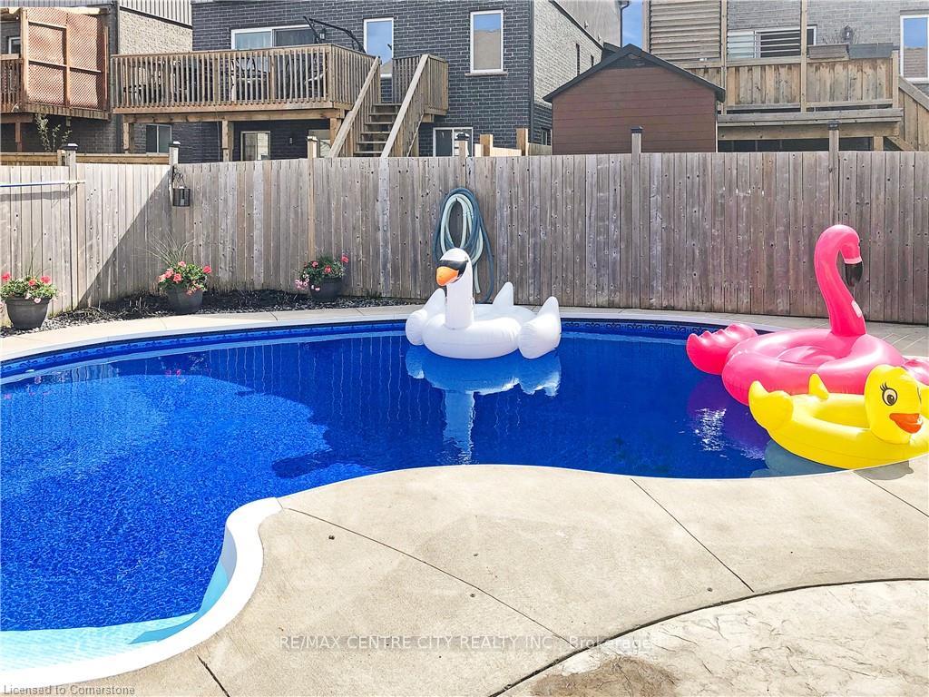 Photo 3 of 440 Sauve Crescent, Waterloo, Clair Hills — HOMEH