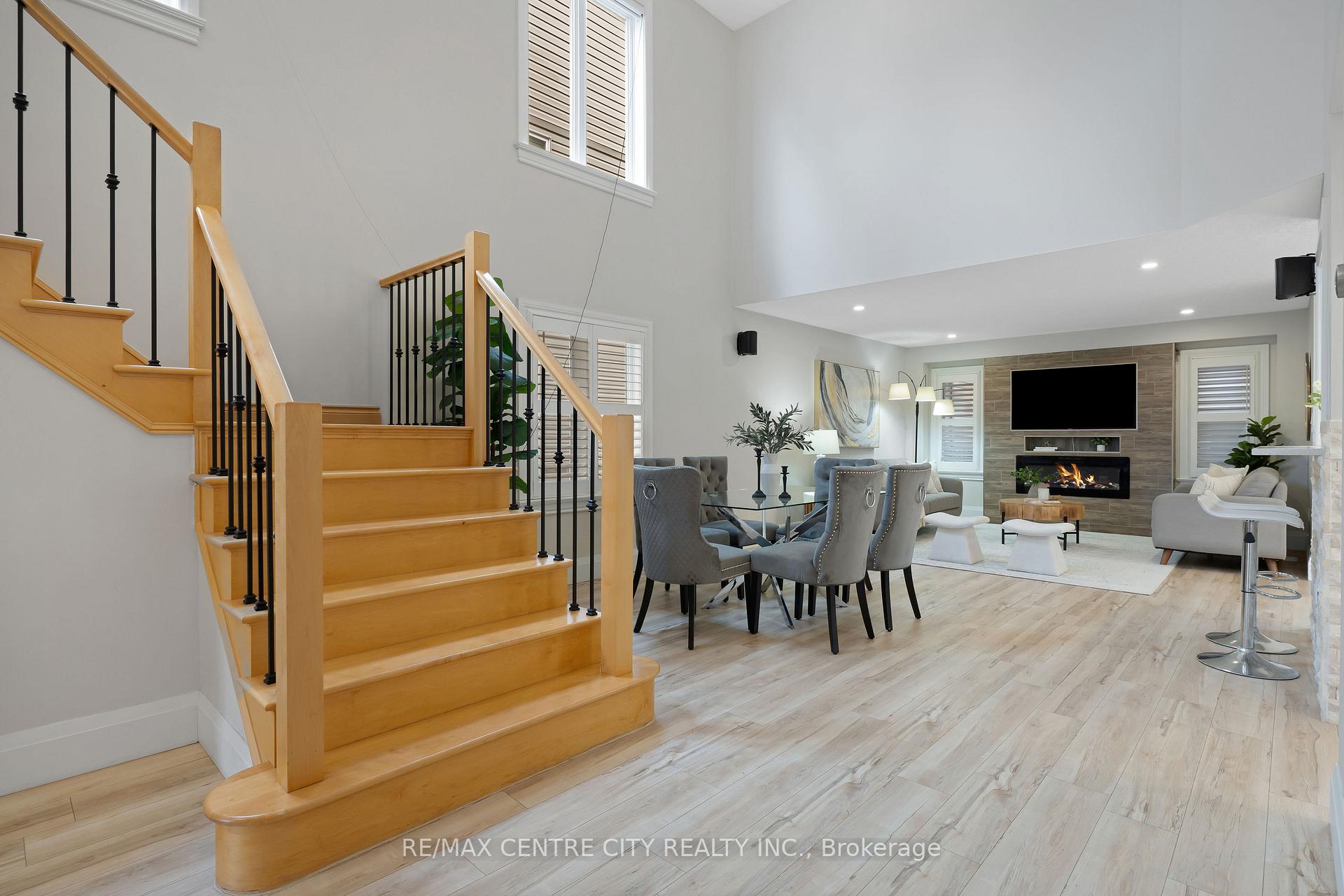 Photo 4 of 440 Sauve Crescent, Waterloo, Clair Hills — HOMEH
