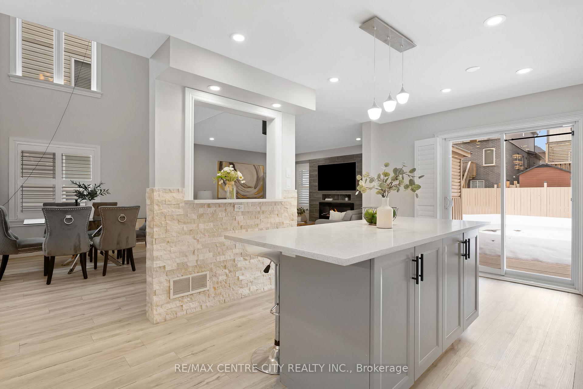 Photo 7 of 440 Sauve Crescent, Waterloo, Clair Hills — HOMEH