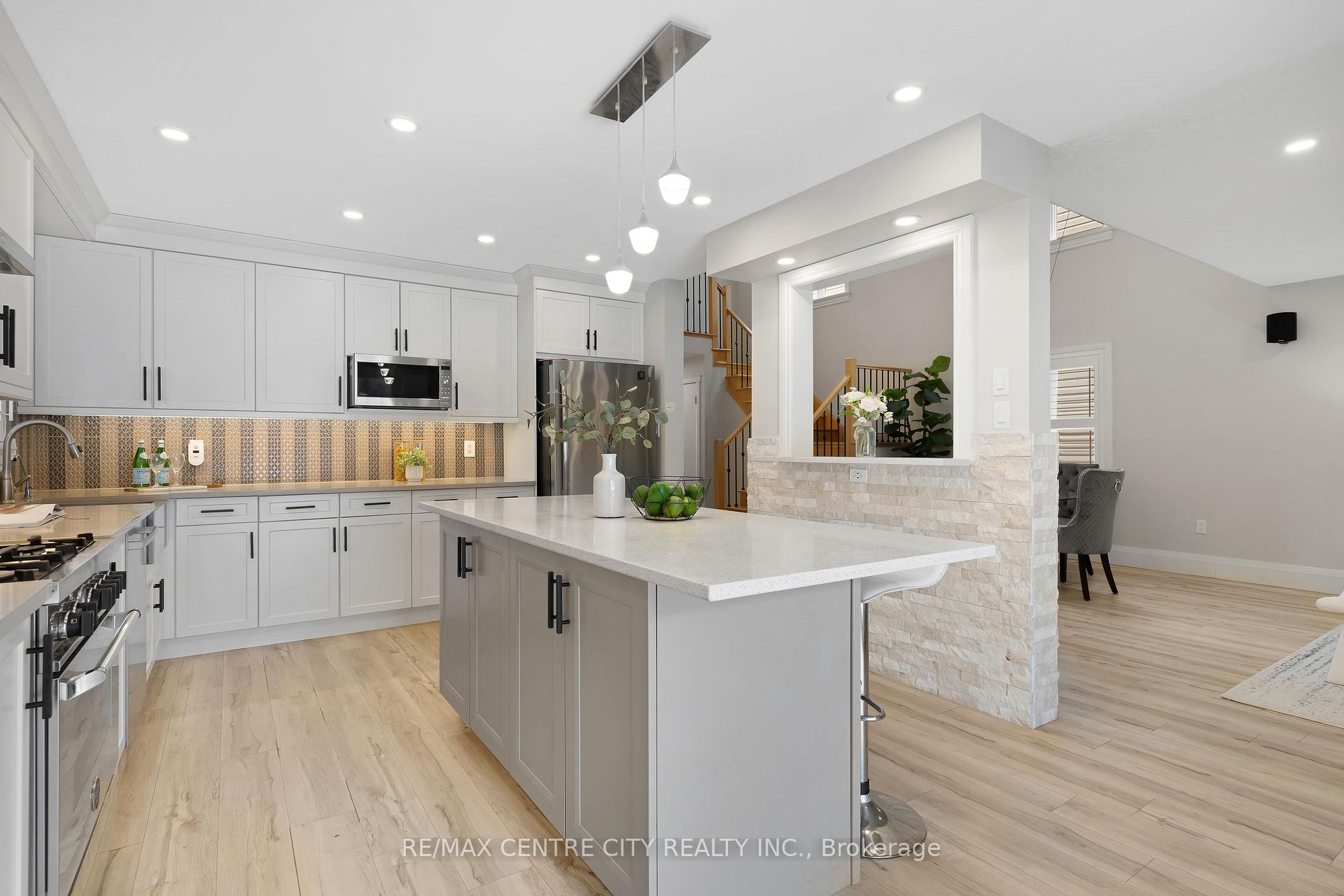 Photo 8 of 440 Sauve Crescent, Waterloo, Clair Hills — HOMEH
