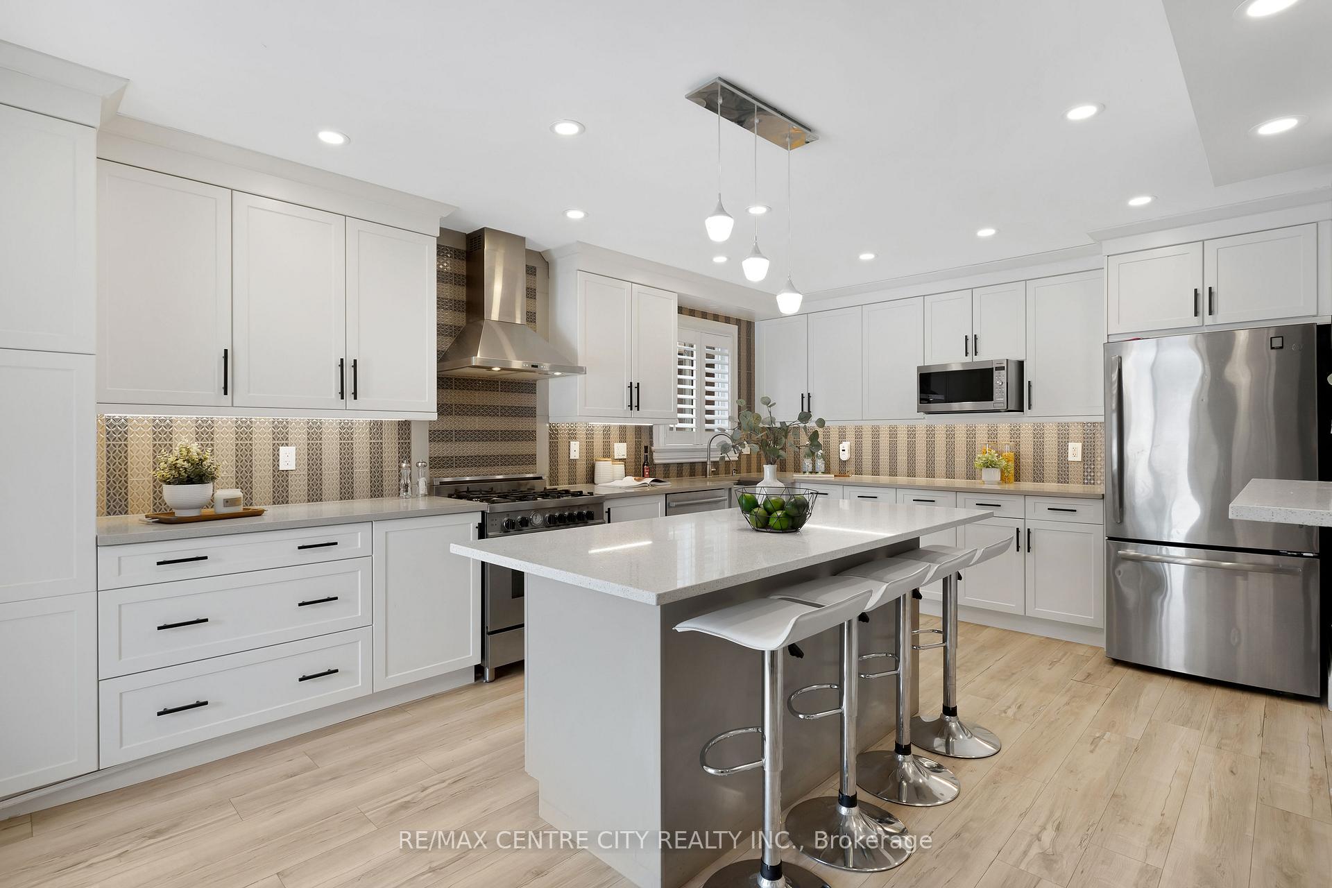 Photo 9 of 440 Sauve Crescent, Waterloo, Clair Hills — HOMEH