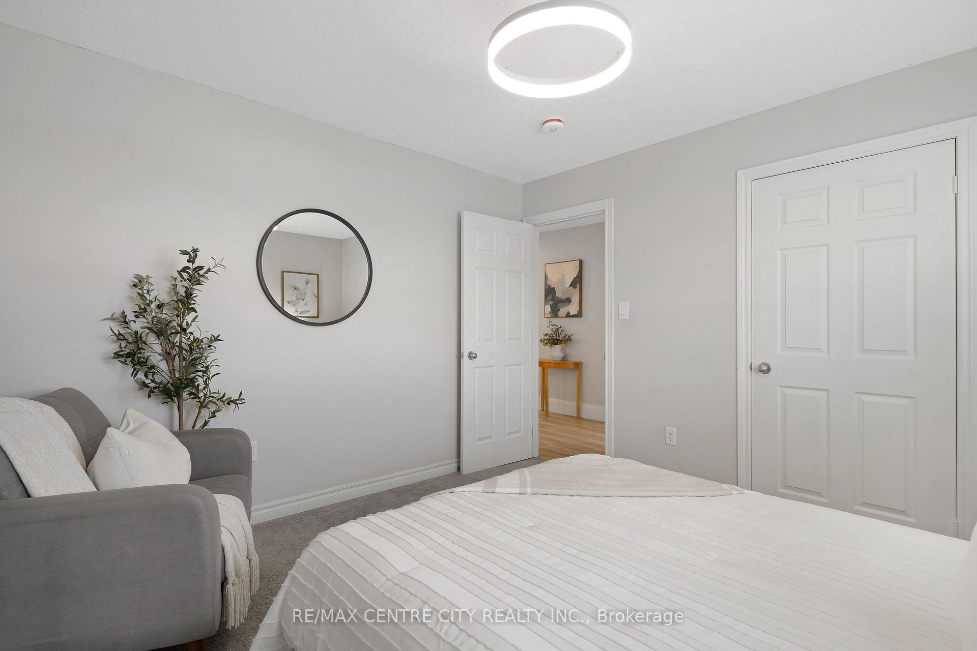 Photo 20 of 440 Sauve Crescent, Waterloo, Clair Hills — HOMEH