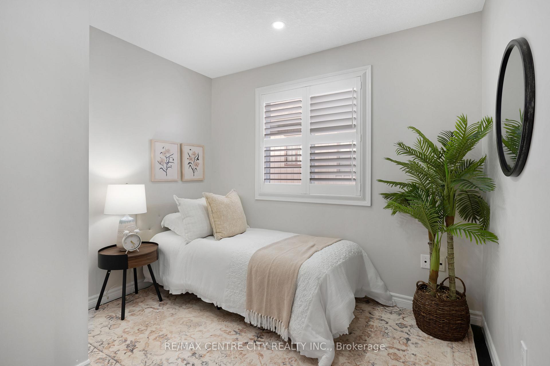 Photo 22 of 440 Sauve Crescent, Waterloo, Clair Hills — HOMEH