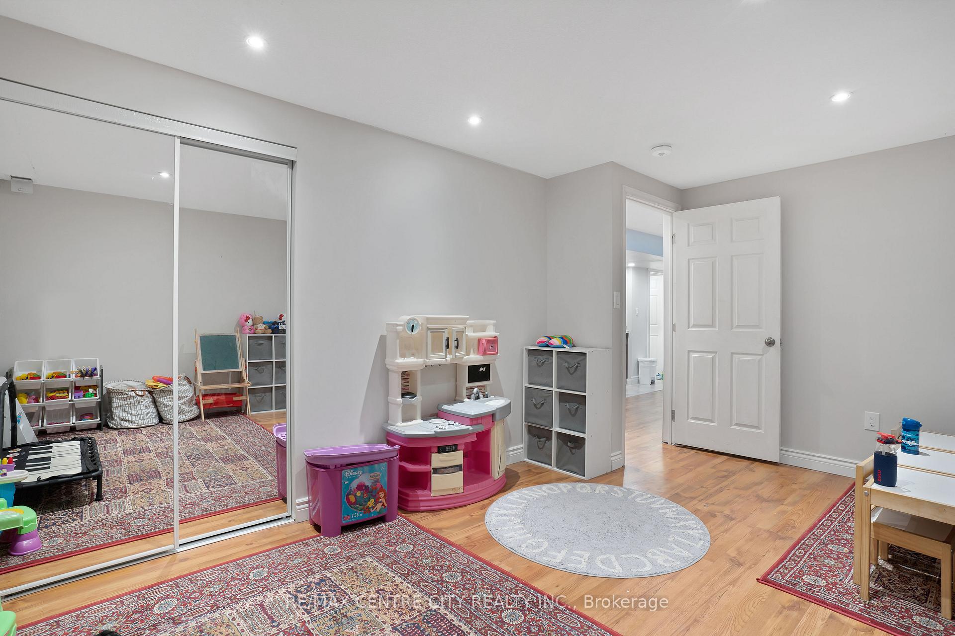Photo 36 of 440 Sauve Crescent, Waterloo, Clair Hills — HOMEH