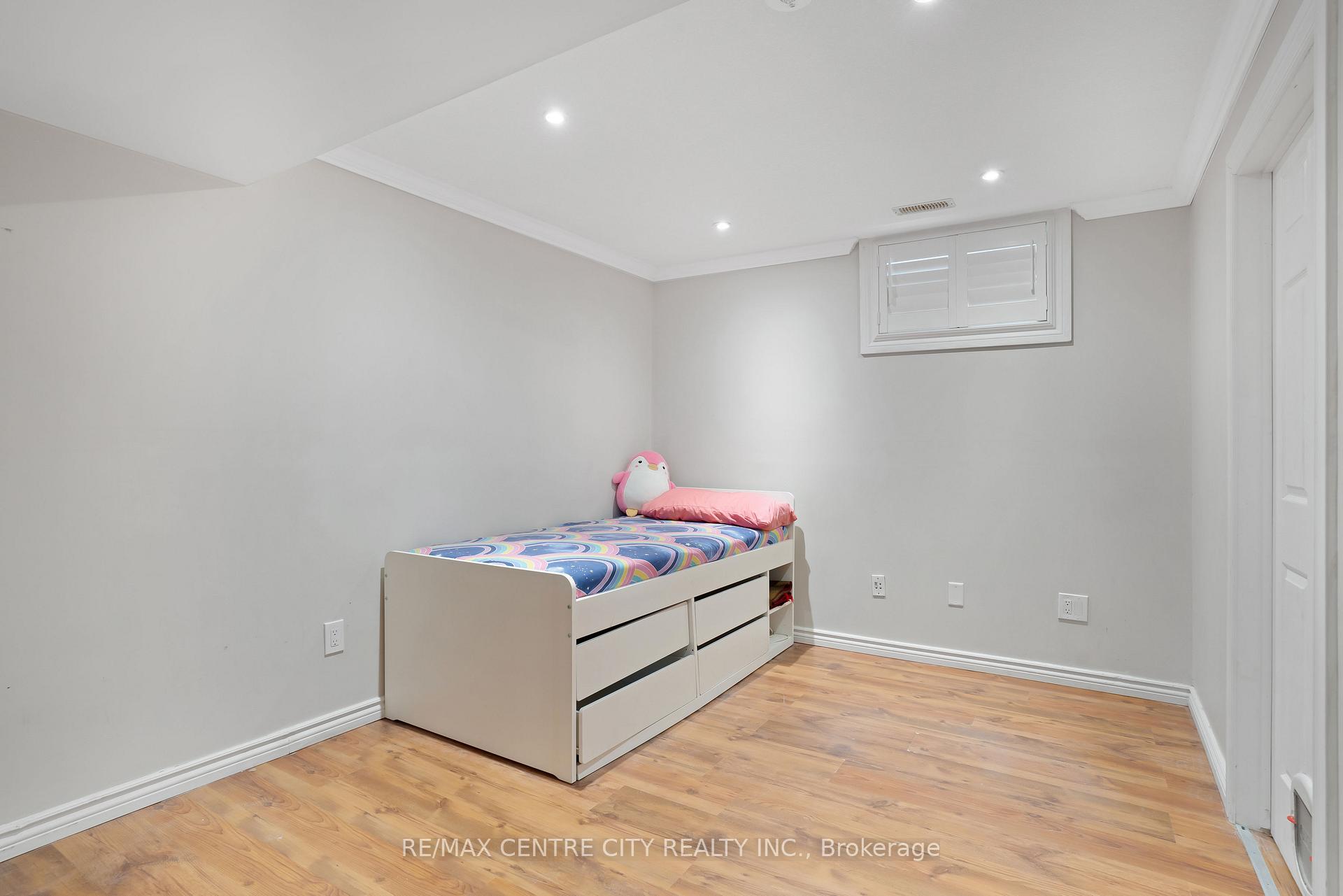 Photo 37 of 440 Sauve Crescent, Waterloo, Clair Hills — HOMEH