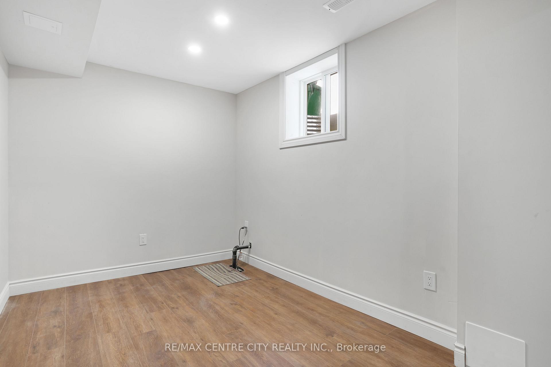 Photo 38 of 440 Sauve Crescent, Waterloo, Clair Hills — HOMEH