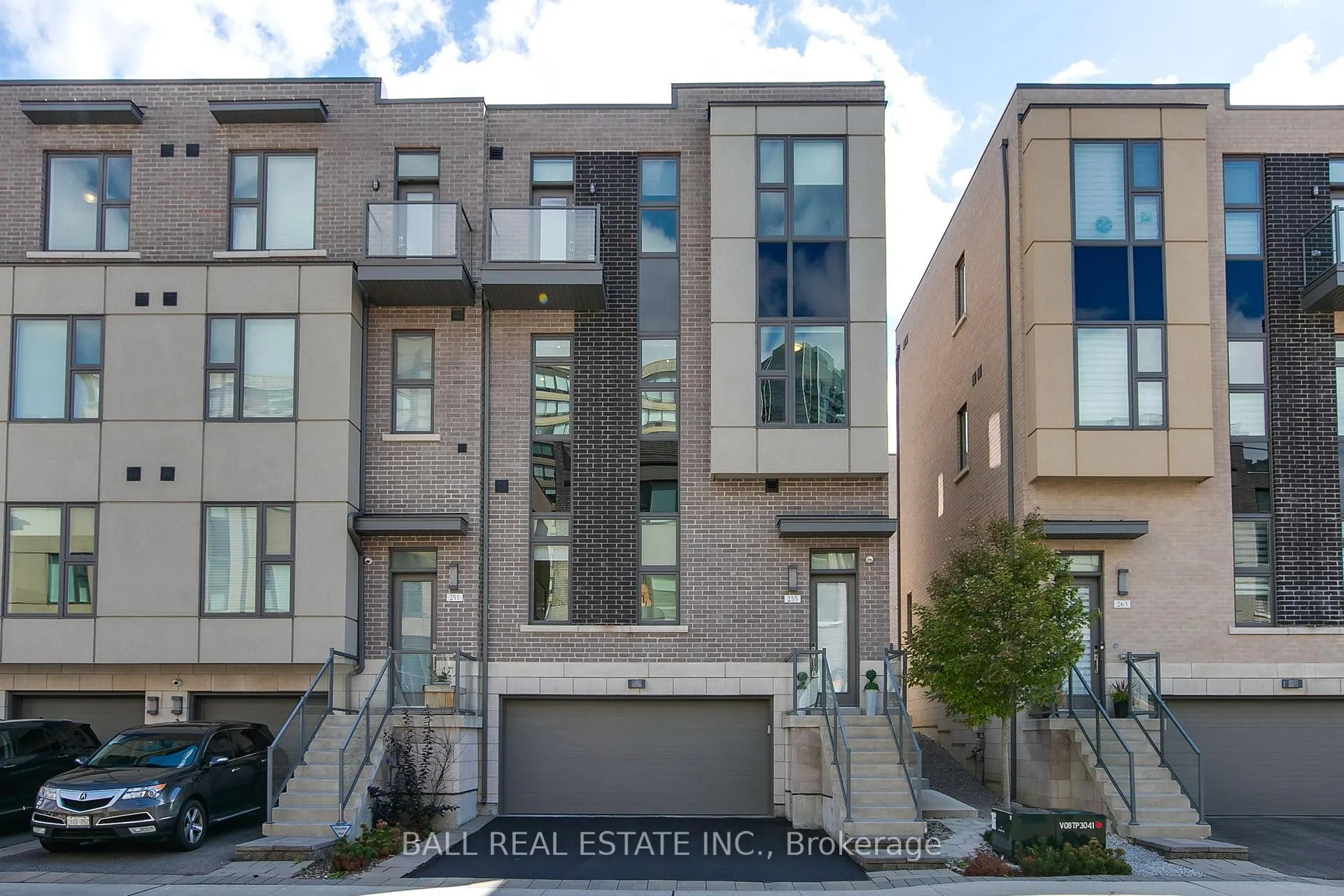 Front of 255 Smallwood Circle
