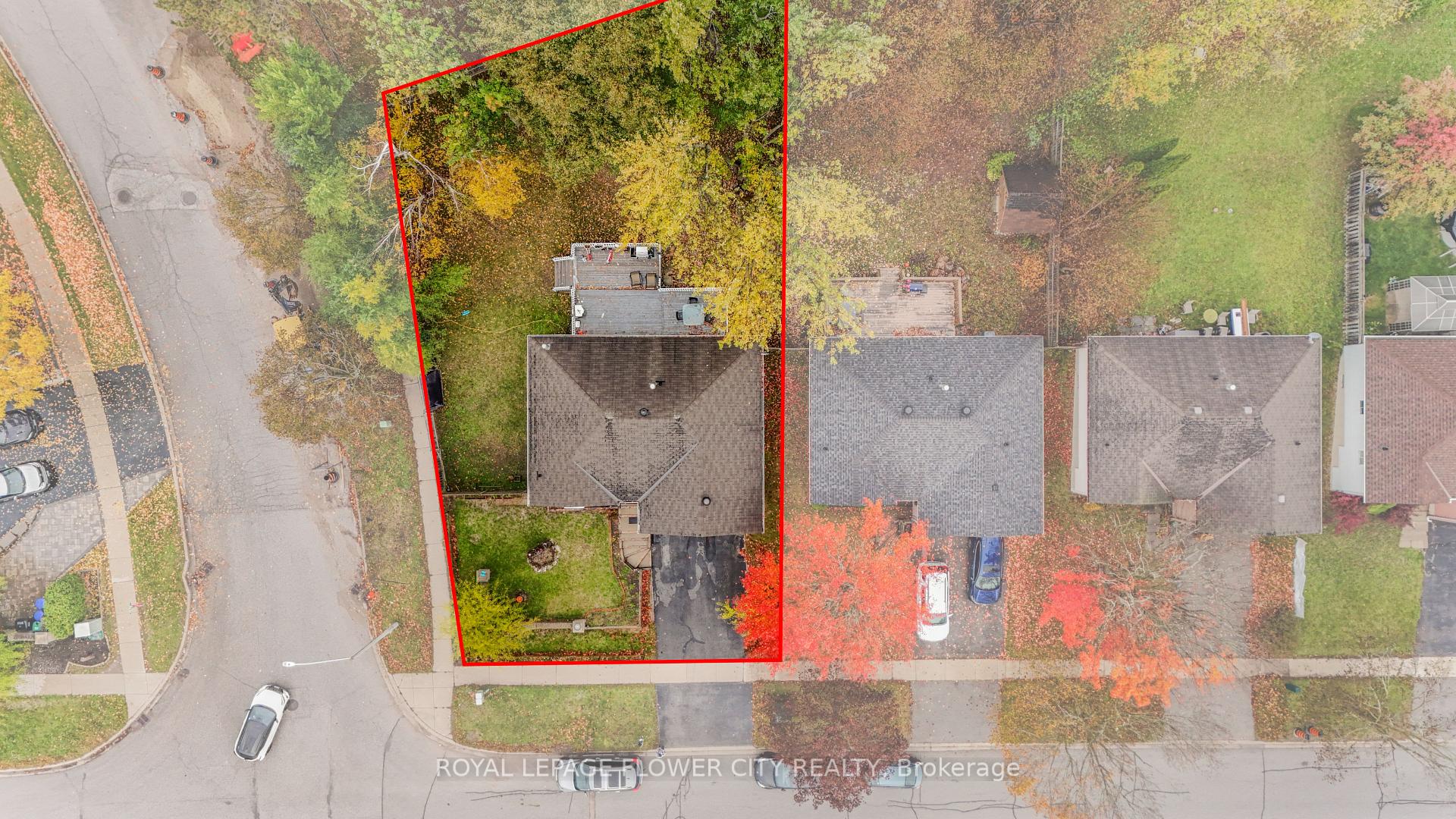Photo 3 of 210 Edgehill Drive, Barrie, Letitia Heights — HOMEH