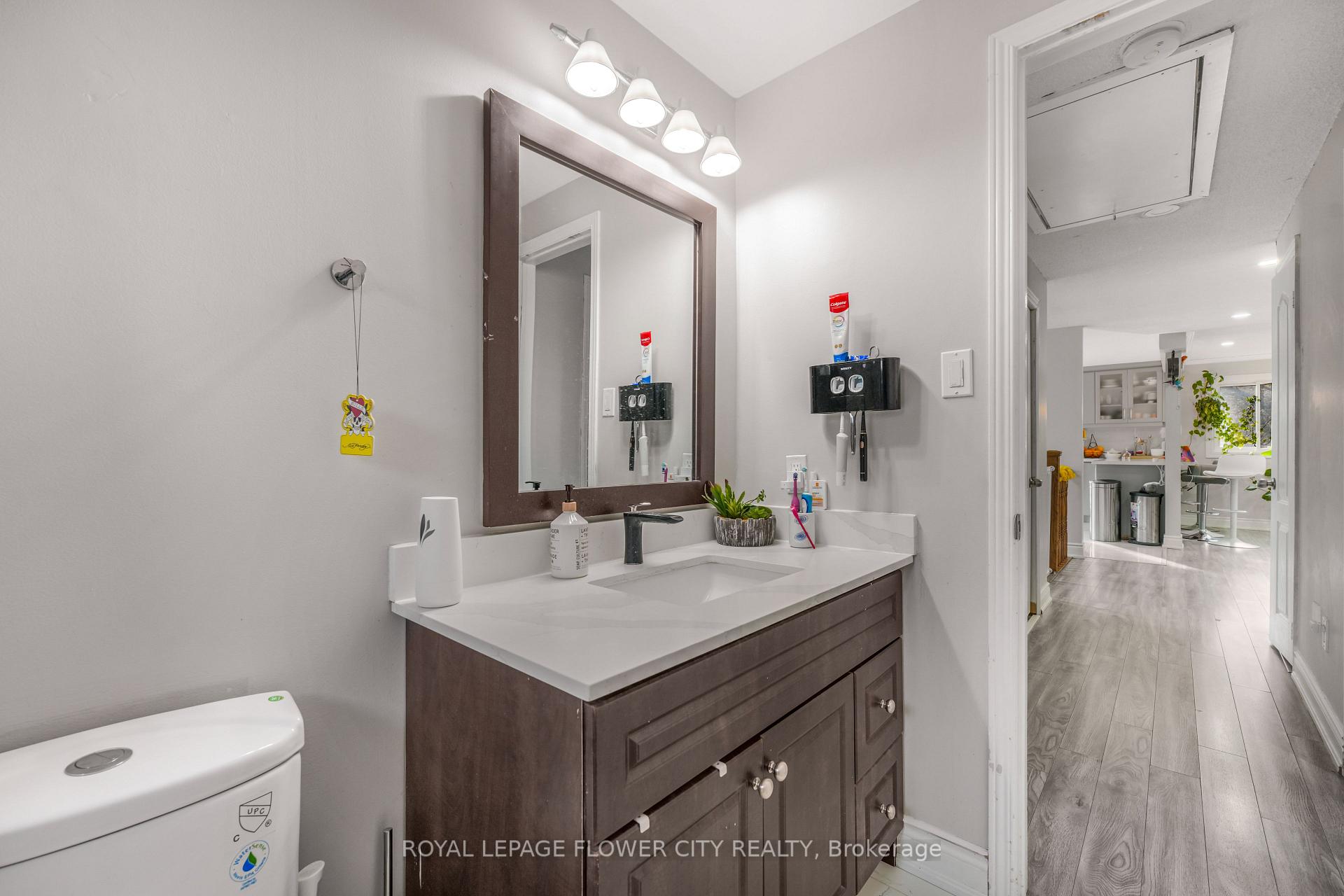 Photo 6 of 210 Edgehill Drive, Barrie, Letitia Heights — HOMEH