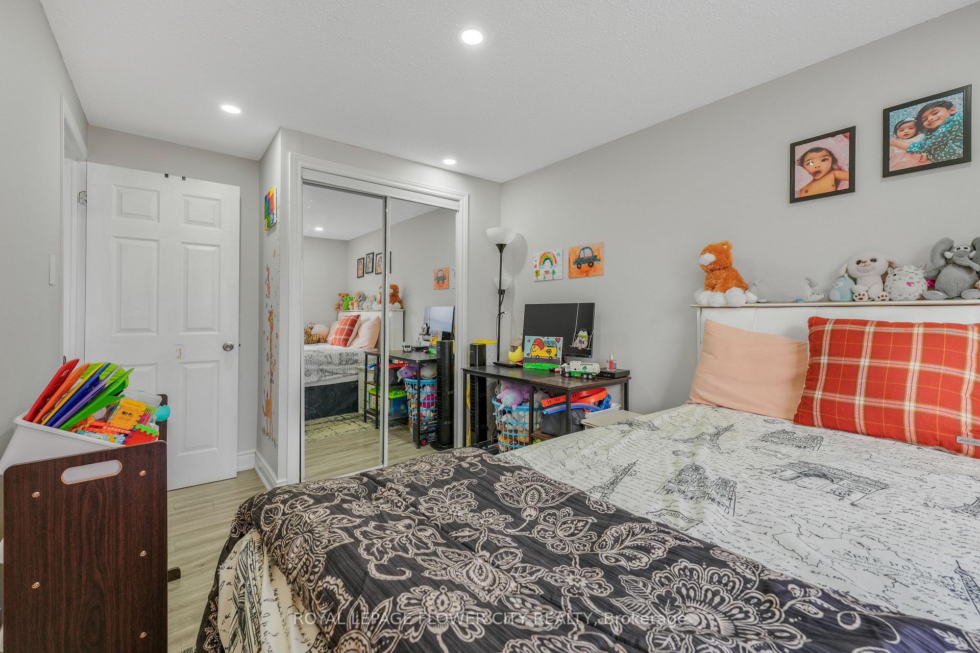 Photo 11 of 210 Edgehill Drive, Barrie, Letitia Heights — HOMEH