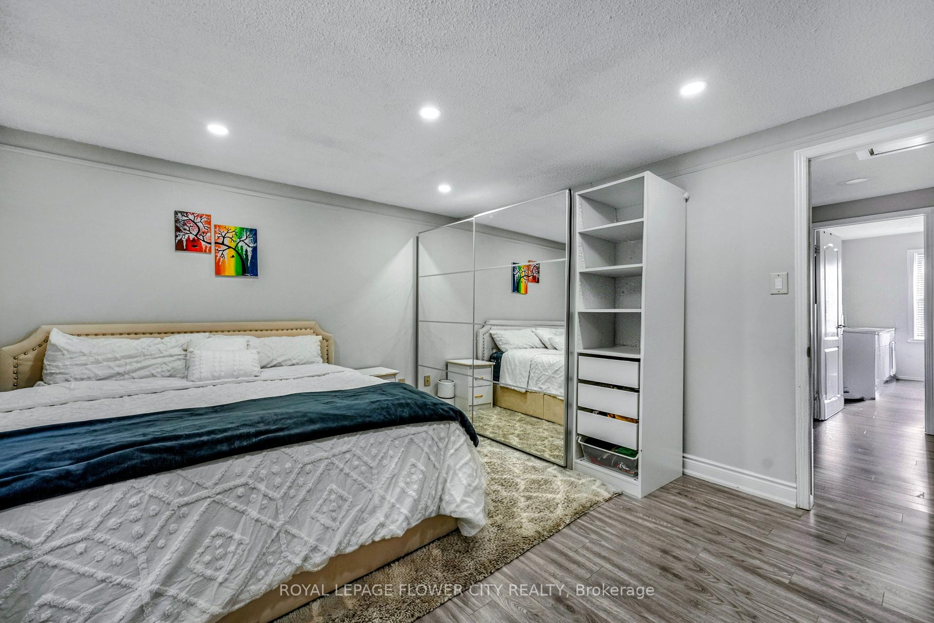 Photo 24 of 210 Edgehill Drive, Barrie, Letitia Heights — HOMEH