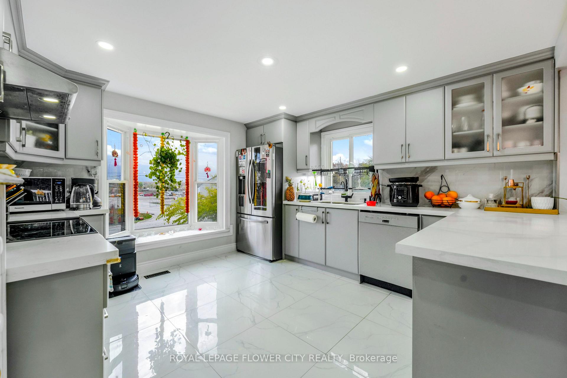 Photo 28 of 210 Edgehill Drive, Barrie, Letitia Heights — HOMEH