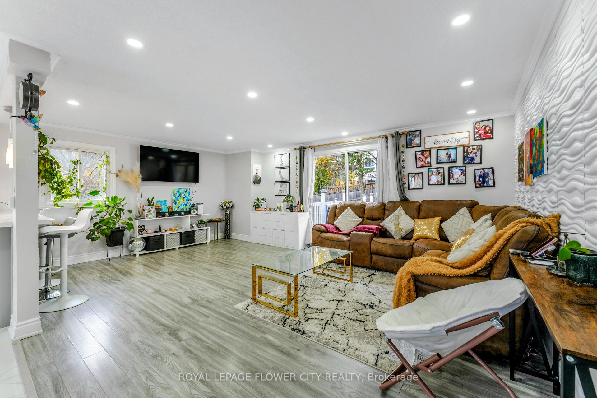 Photo 37 of 210 Edgehill Drive, Barrie, Letitia Heights — HOMEH