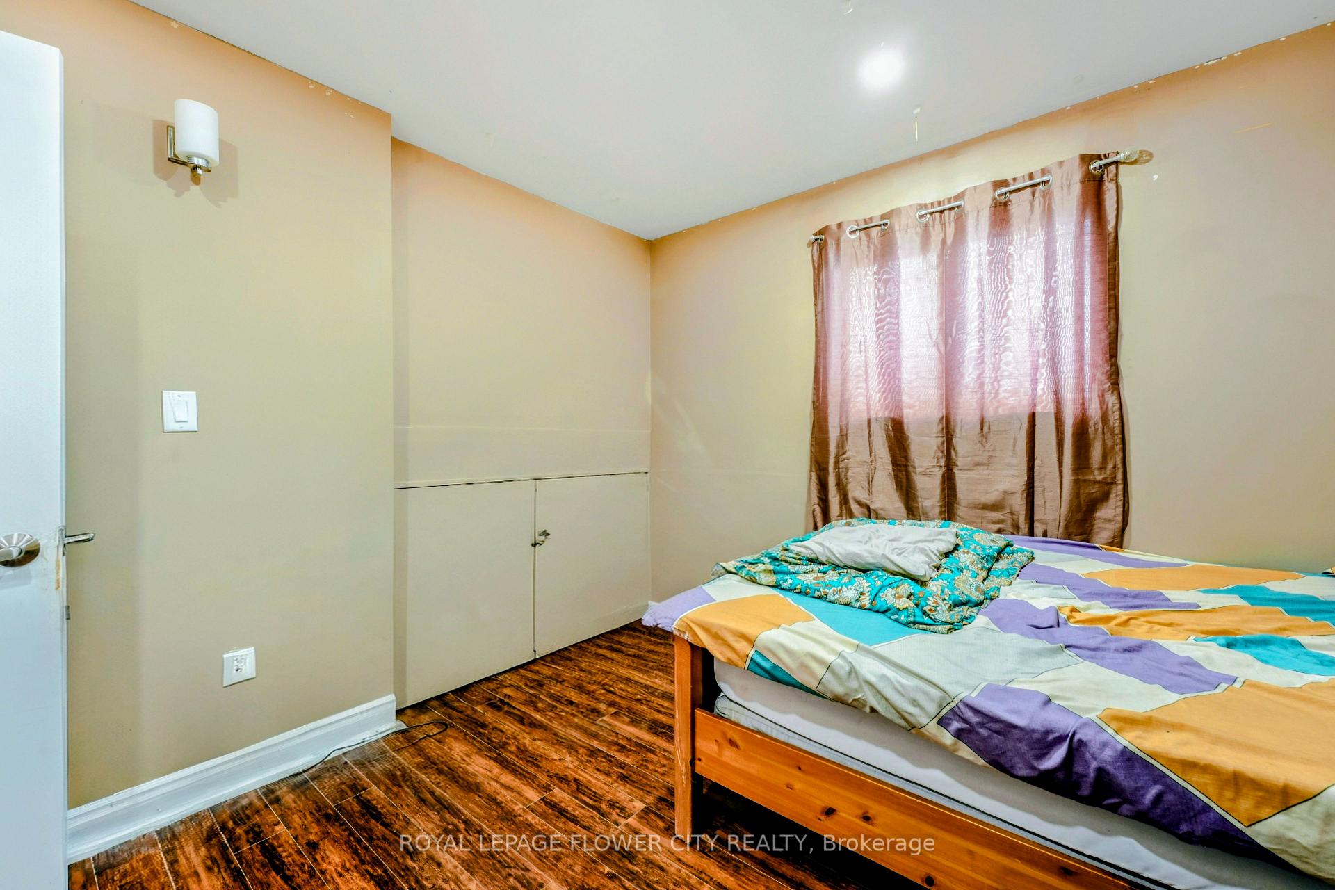 Photo 33 of 210 Edgehill Drive, Barrie, Letitia Heights — HOMEH