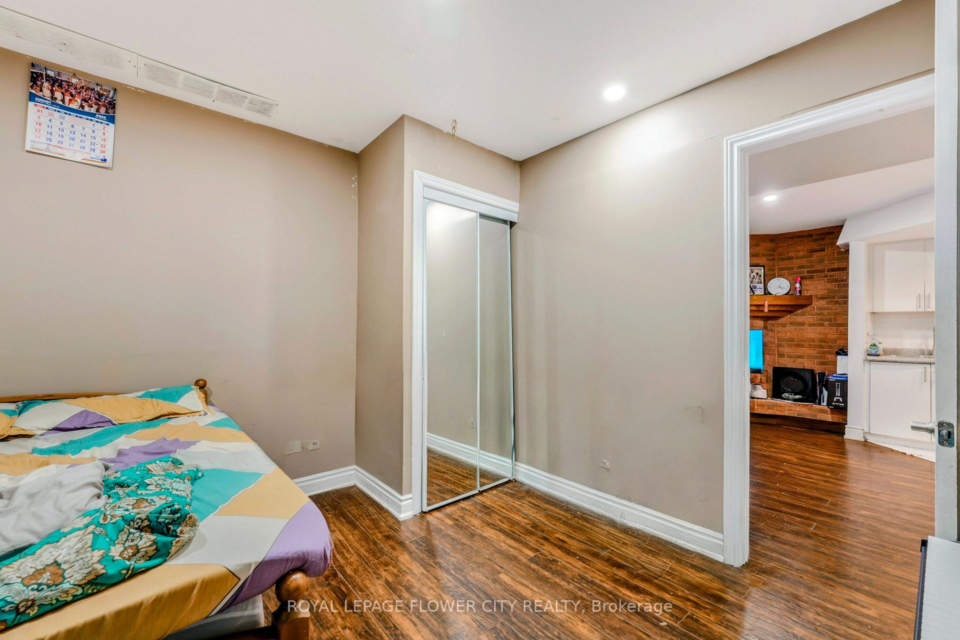 Photo 29 of 210 Edgehill Drive, Barrie, Letitia Heights — HOMEH