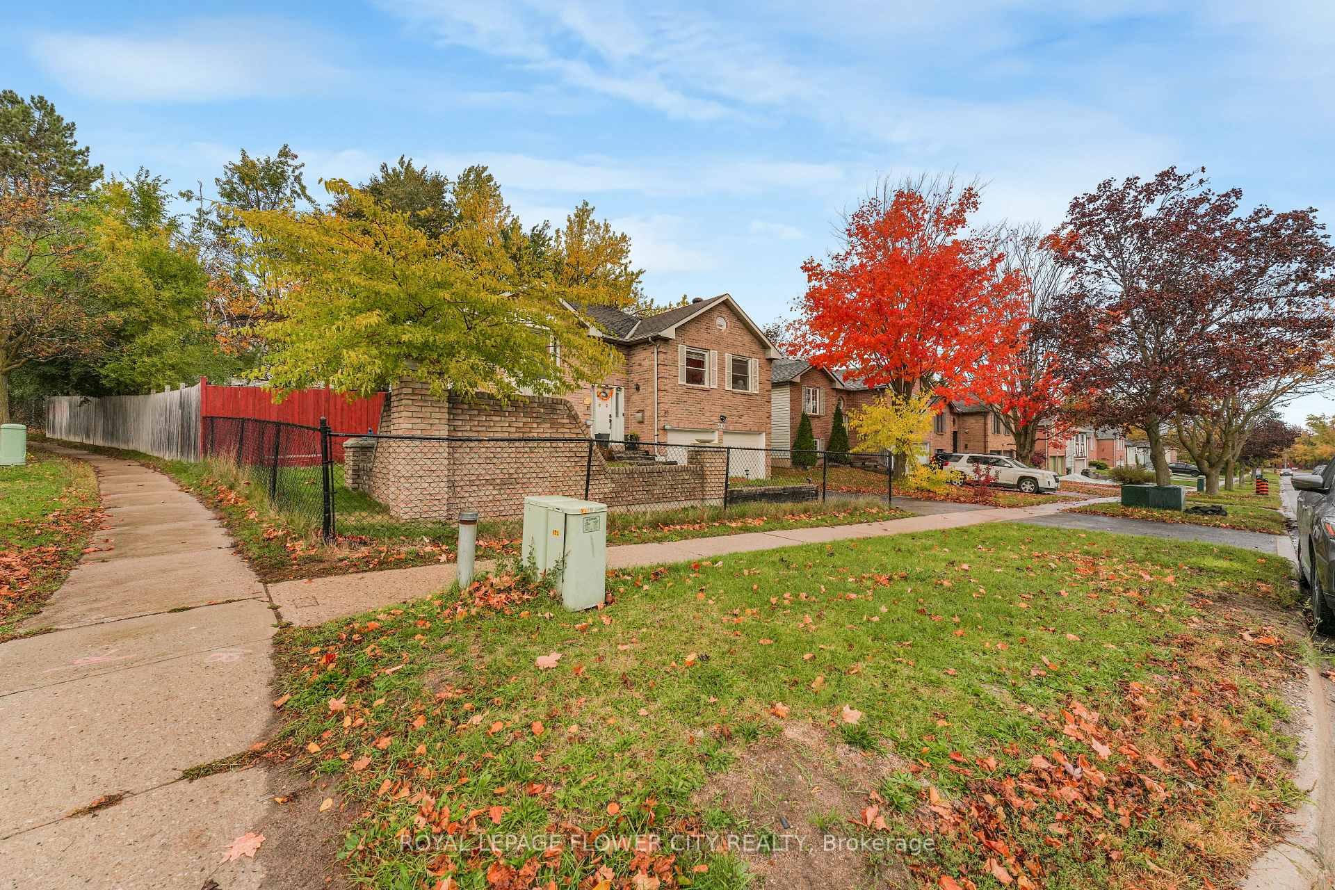 Photo 49 of 210 Edgehill Drive, Barrie, Letitia Heights — HOMEH