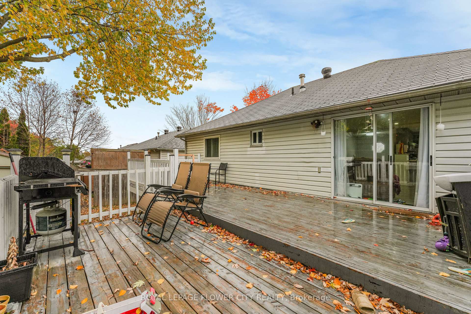 Photo 36 of 210 Edgehill Drive, Barrie, Letitia Heights — HOMEH