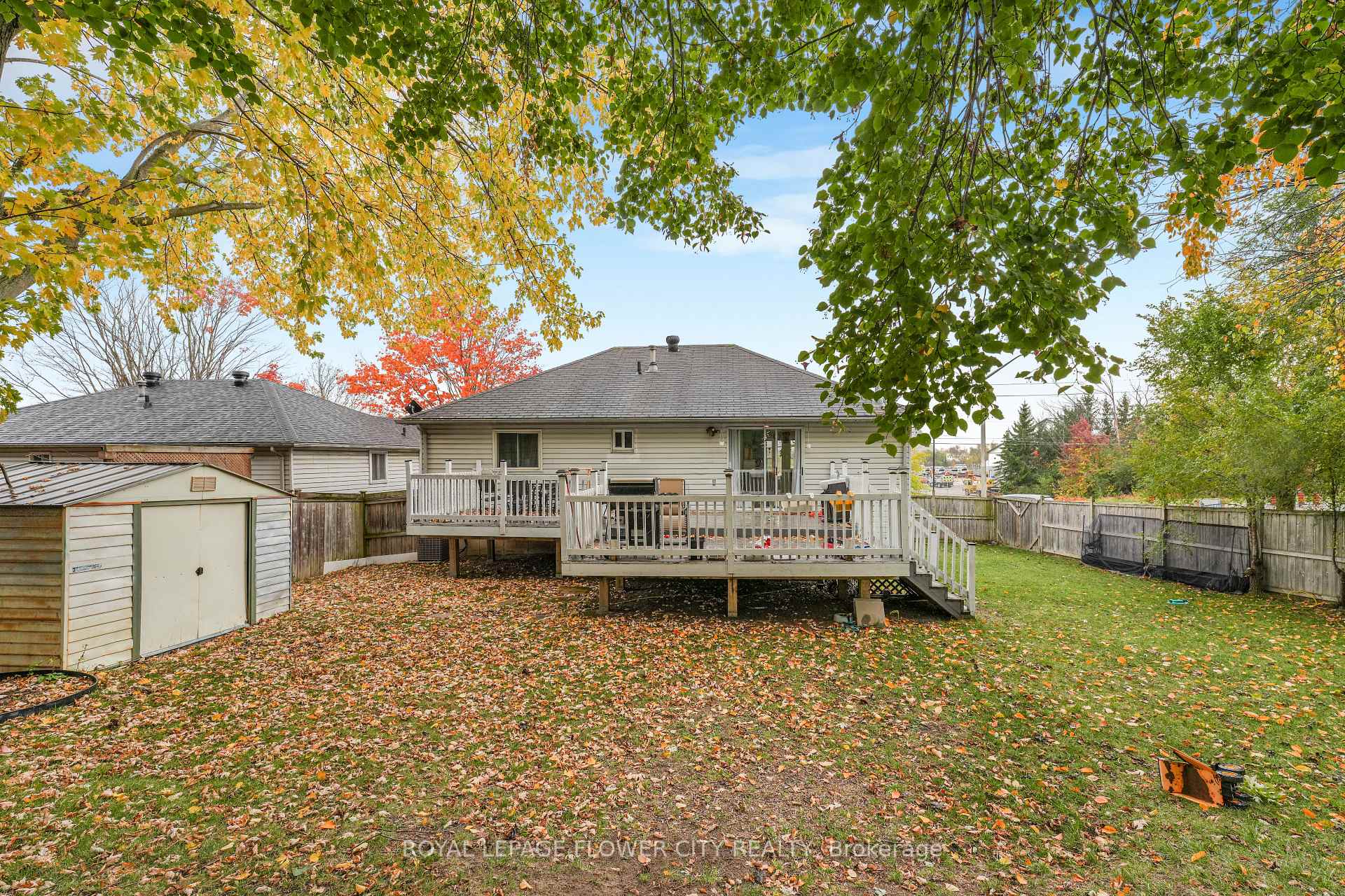 Photo 48 of 210 Edgehill Drive, Barrie, Letitia Heights — HOMEH