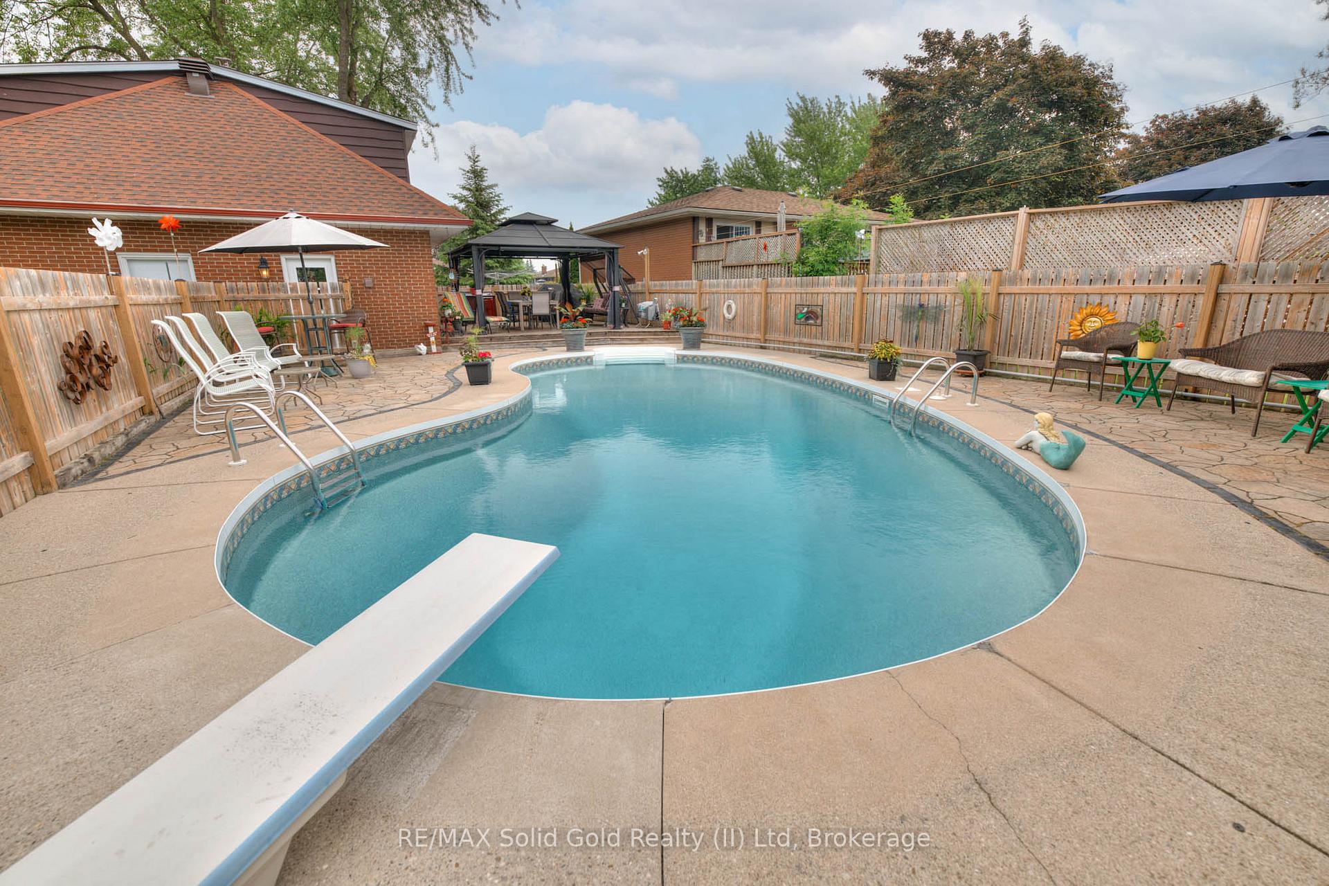 Photo 13 of 1 Kingfisher Drive, Woolwich — HOMEH