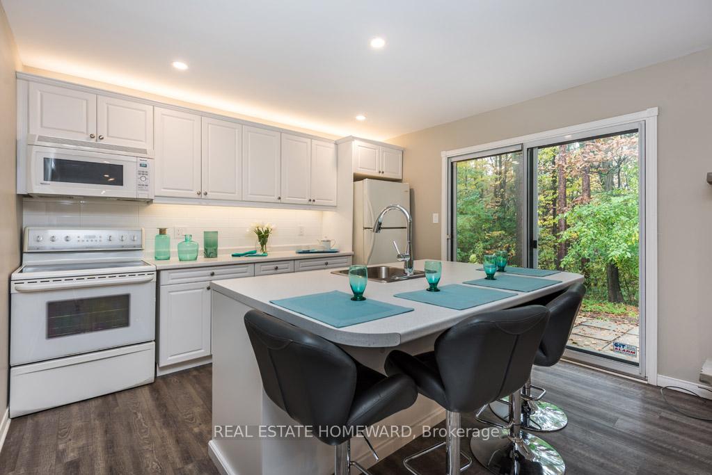 Photo 8 of Unit Back, 177 Browning Trail, Barrie, Letitia Heights — HOMEH