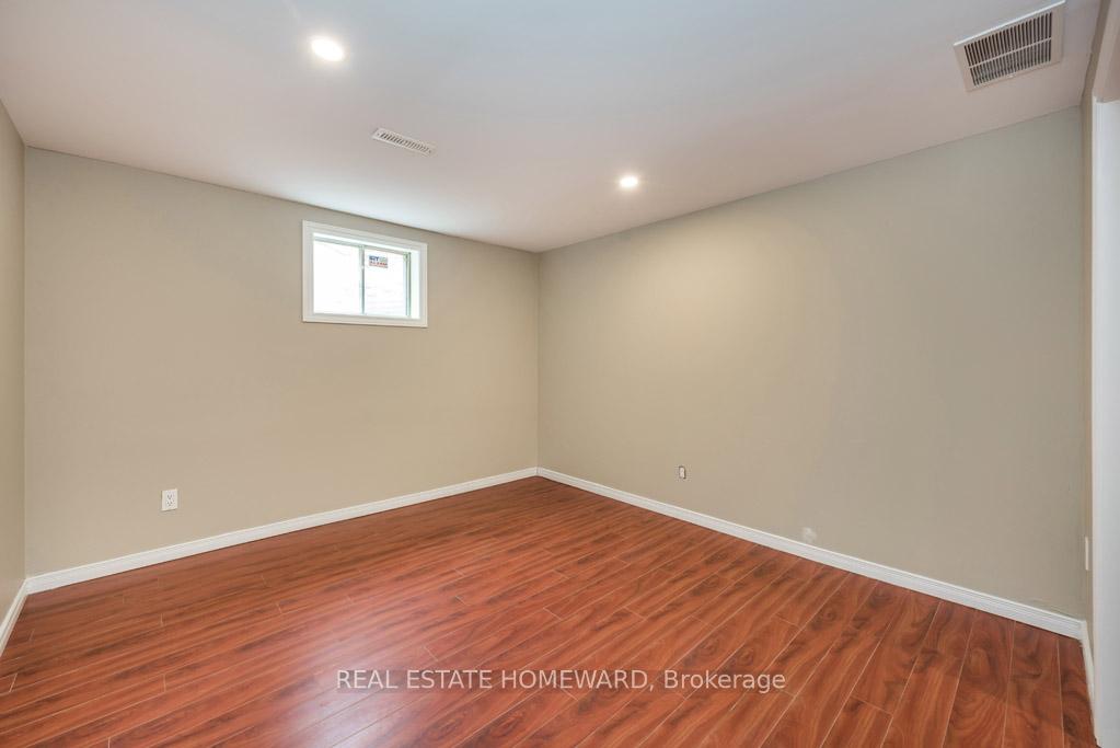 Photo 14 of Unit Back, 177 Browning Trail, Barrie, Letitia Heights — HOMEH