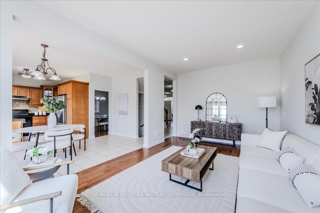 Photo 15 of 705 Breakwater Crescent, Waterloo — HOMEH