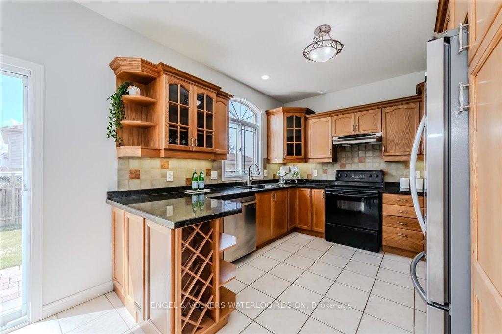 Photo 18 of 705 Breakwater Crescent, Waterloo — HOMEH