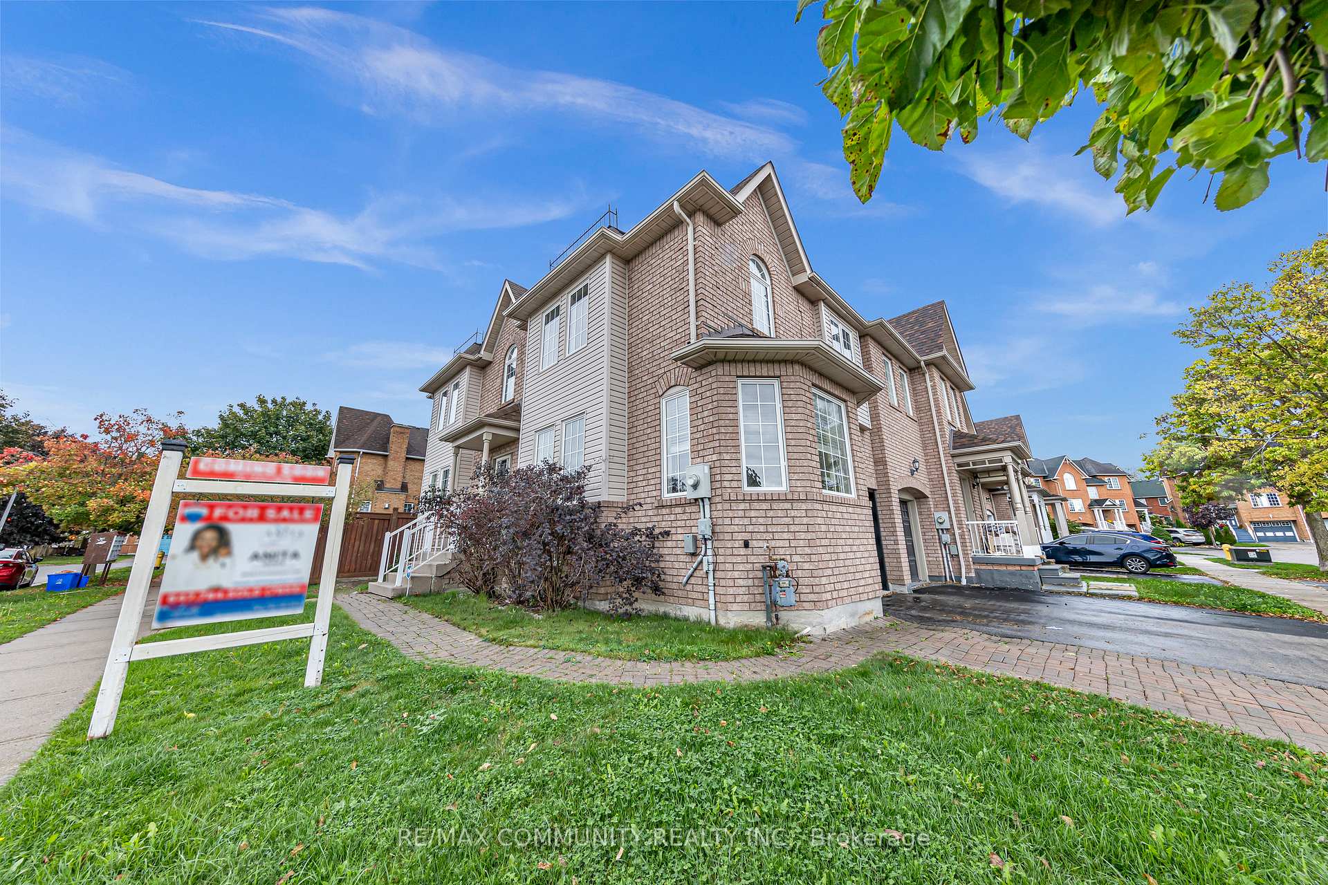 Photo 3 of 1 Playfair Road, Whitby, Downtown Whitby — HOMEH