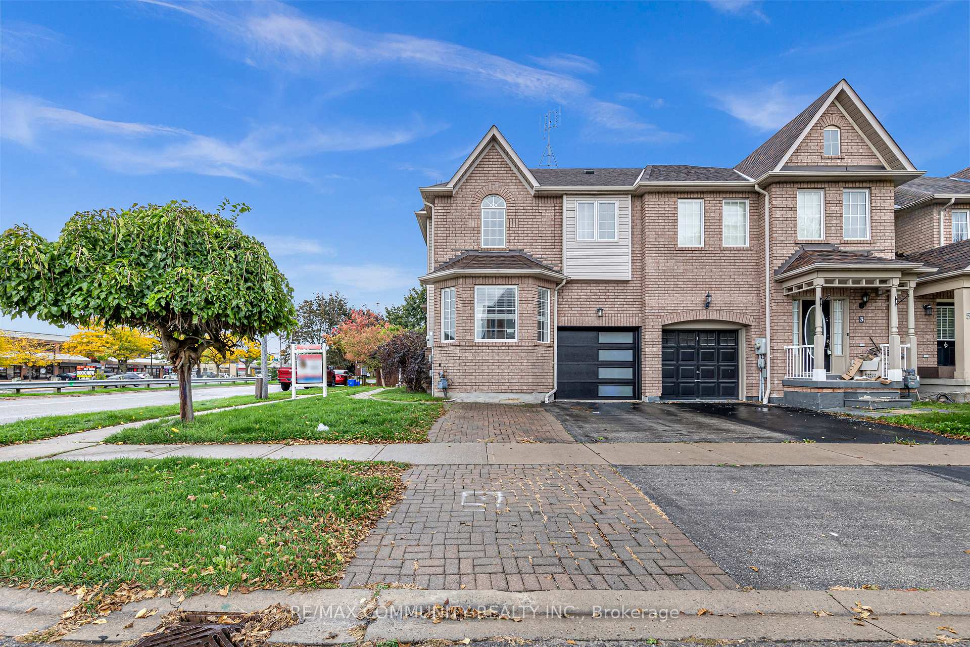 Photo 5 of 1 Playfair Road, Whitby, Downtown Whitby — HOMEH