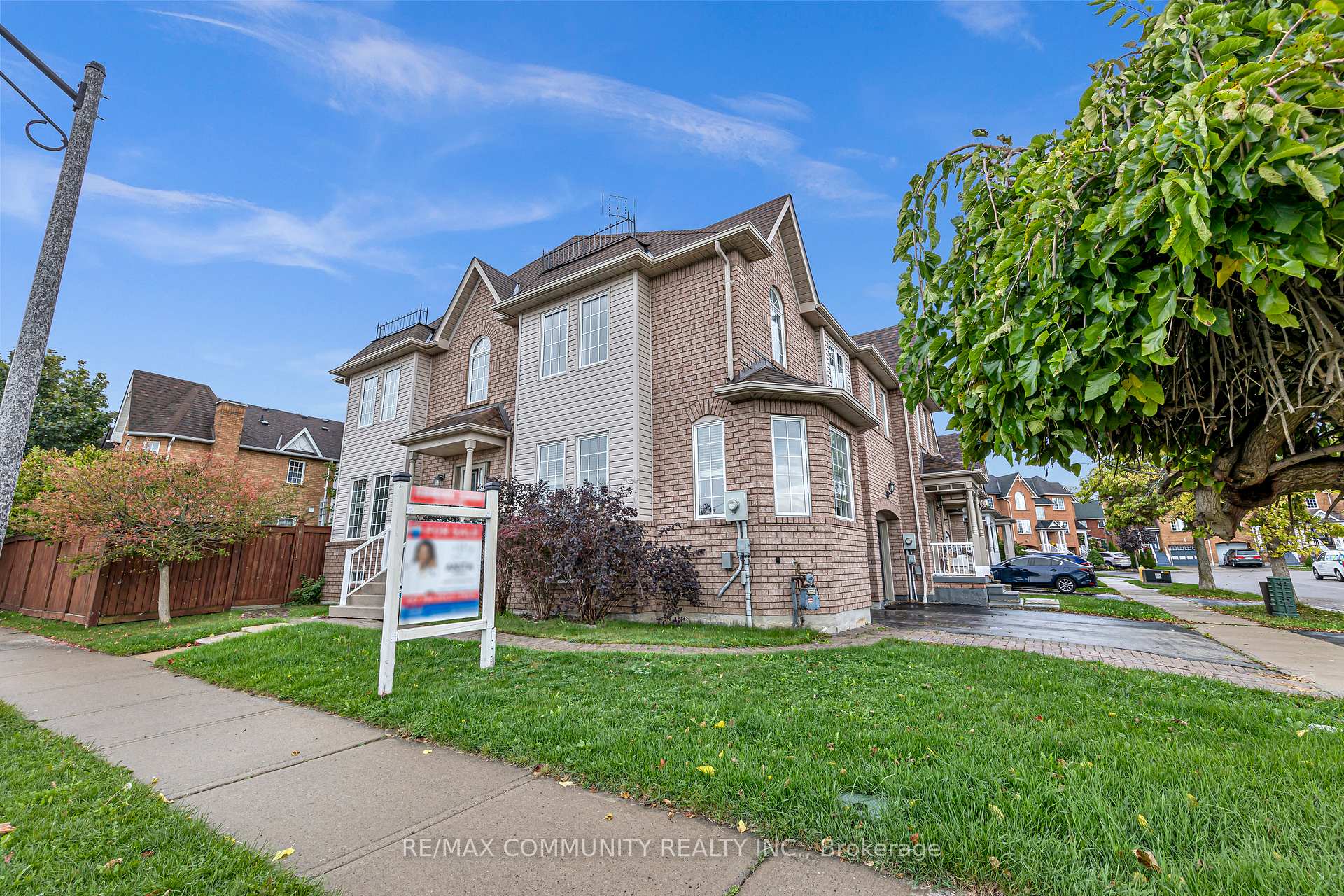 Photo 6 of 1 Playfair Road, Whitby, Downtown Whitby — HOMEH