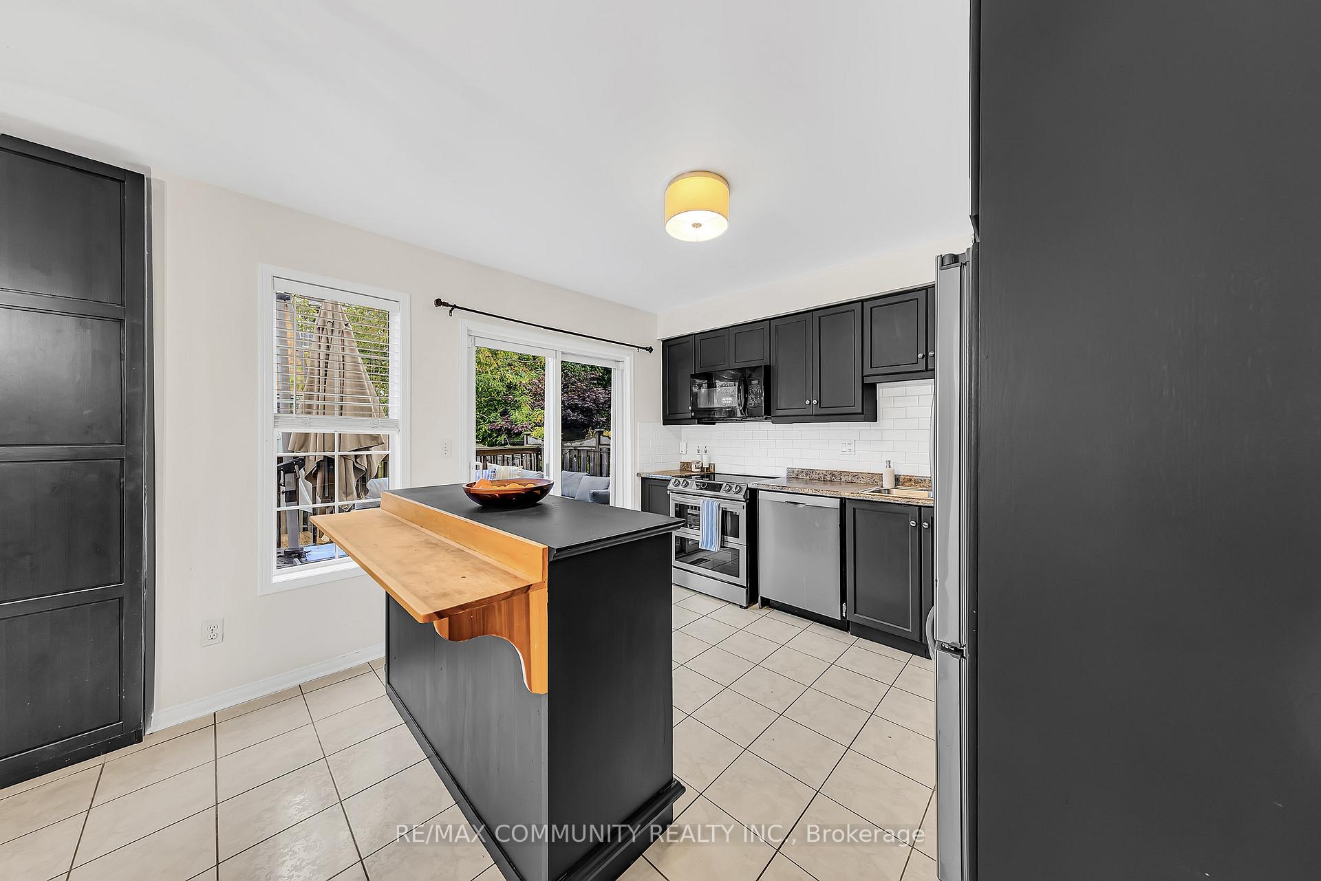 Photo 15 of 1 Playfair Road, Whitby, Downtown Whitby — HOMEH