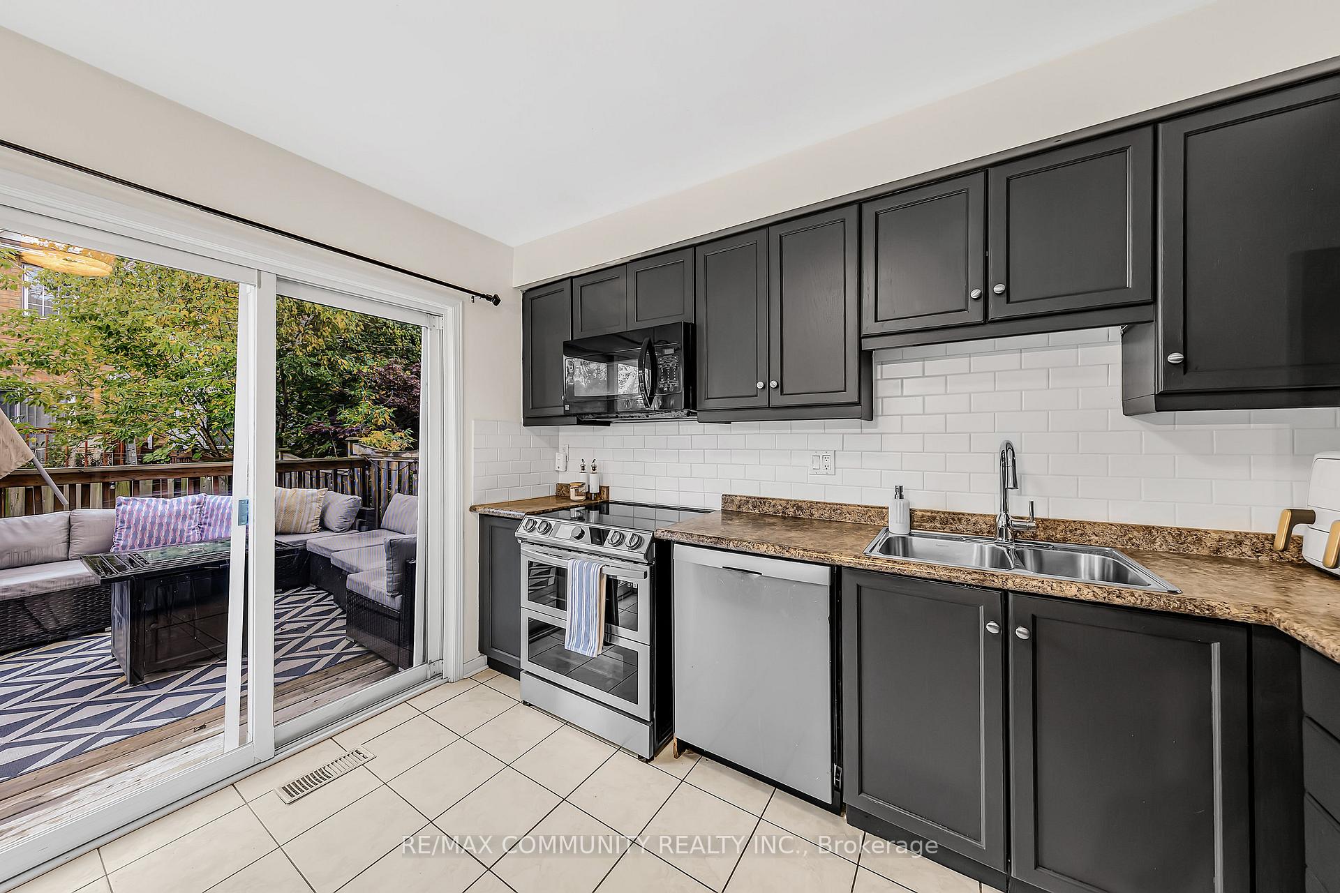 Photo 17 of 1 Playfair Road, Whitby, Downtown Whitby — HOMEH