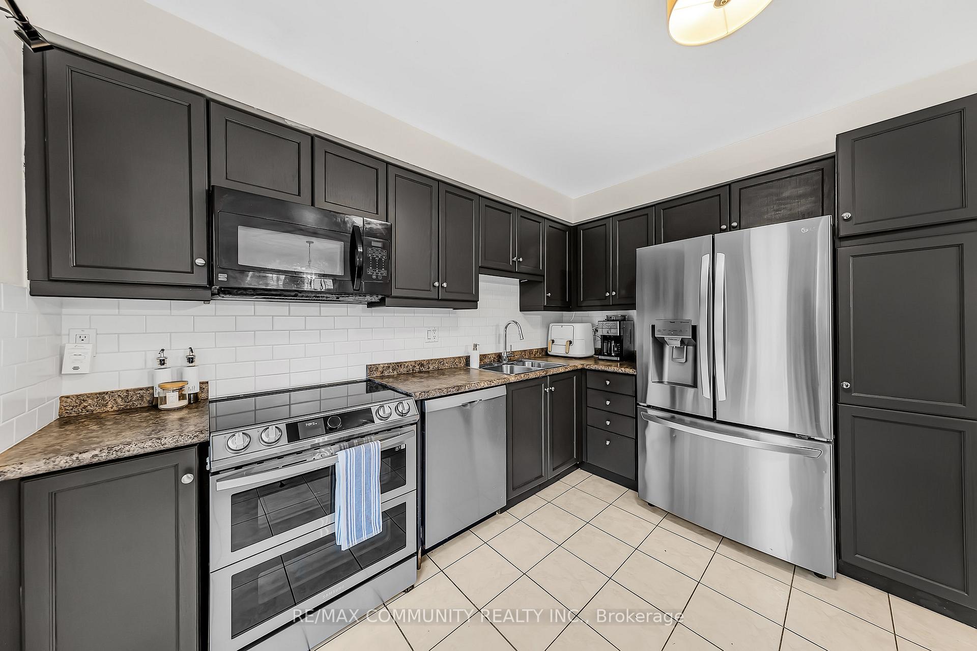 Photo 18 of 1 Playfair Road, Whitby, Downtown Whitby — HOMEH