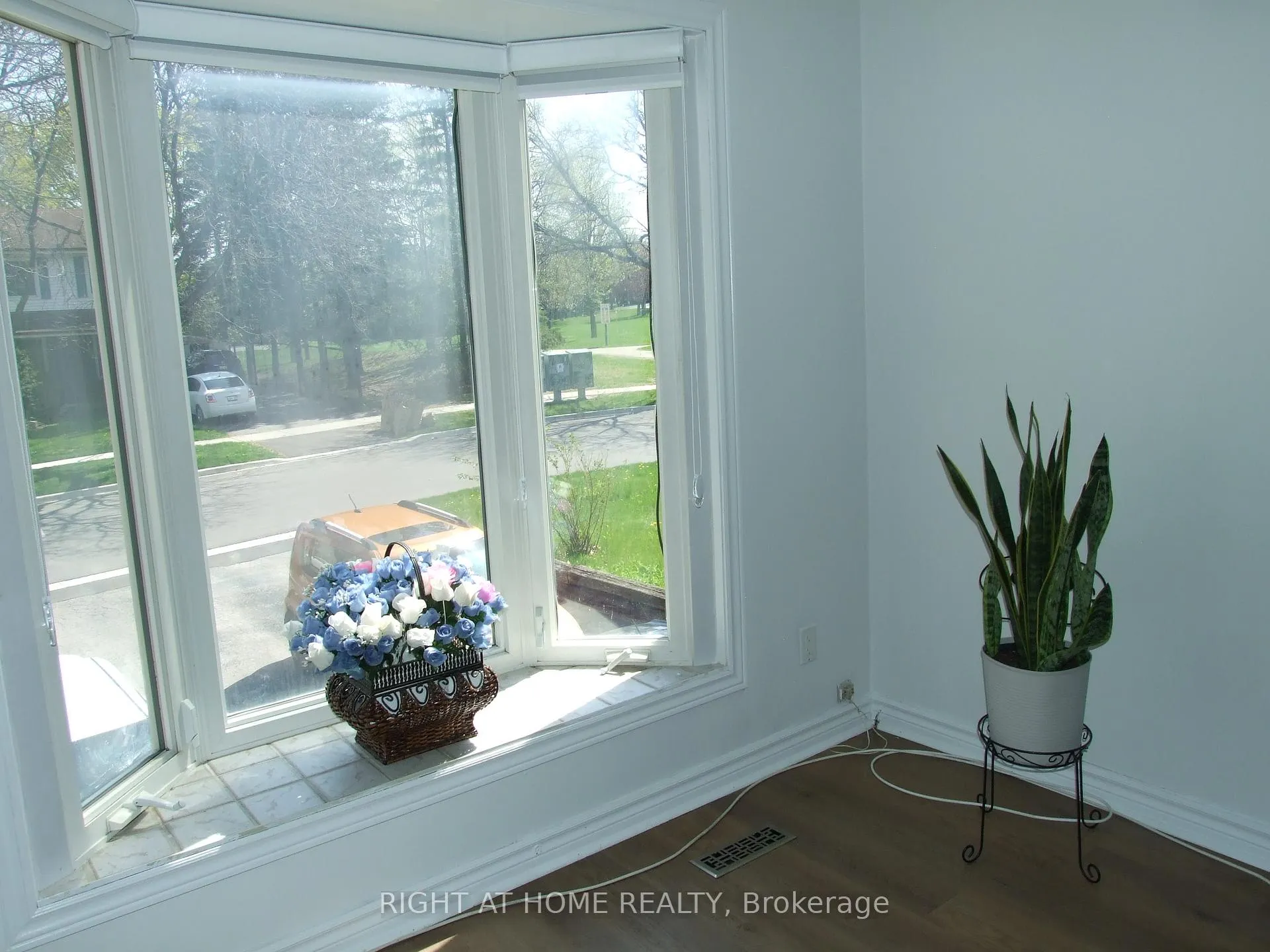 Photo 4 of 53 Renfield Crescent, Whitby, Lynde Creek — HOMEH