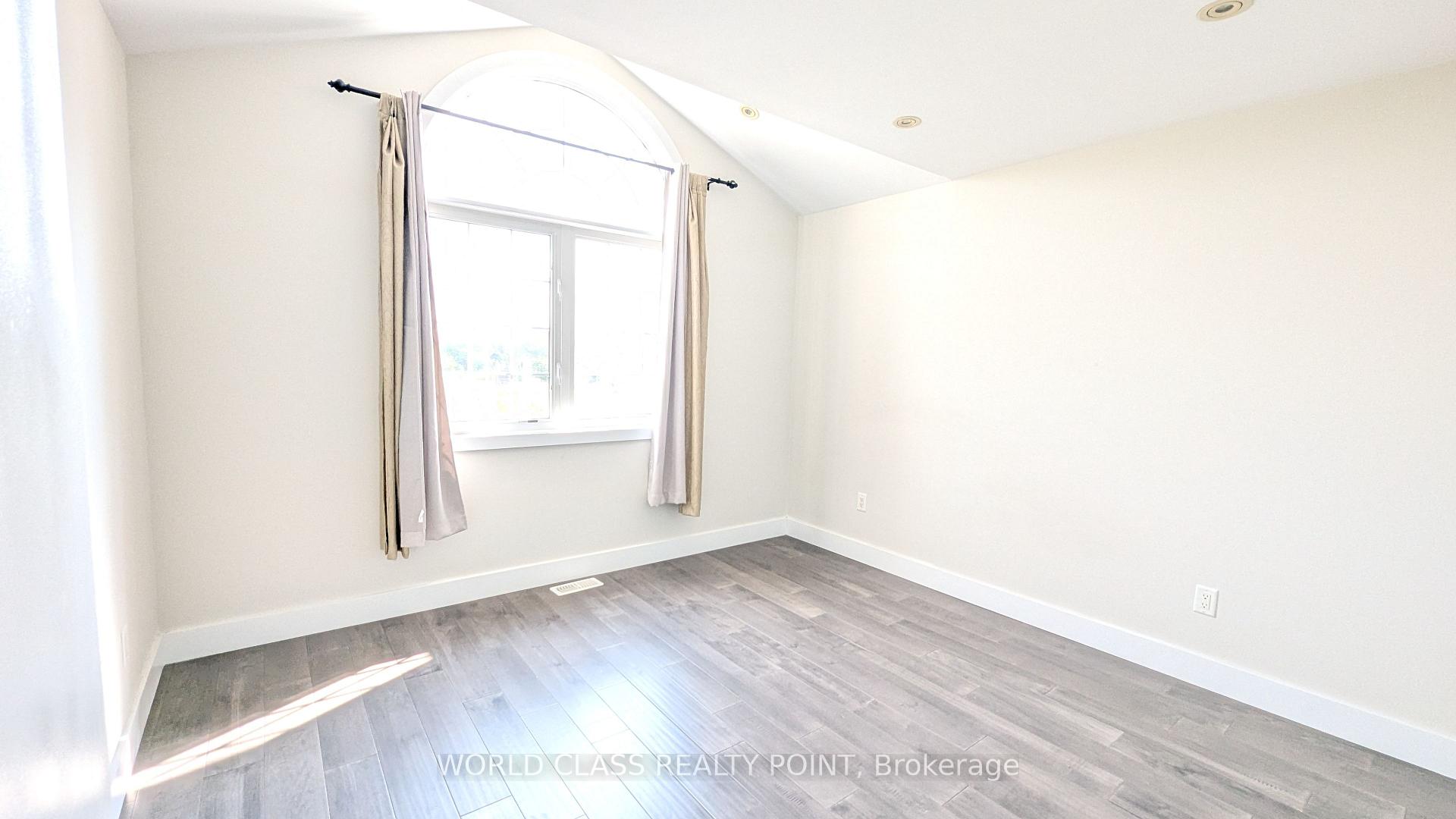 Photo 16 of 22 Gesher Crescent, Vaughan, Patterson — HOMEH
