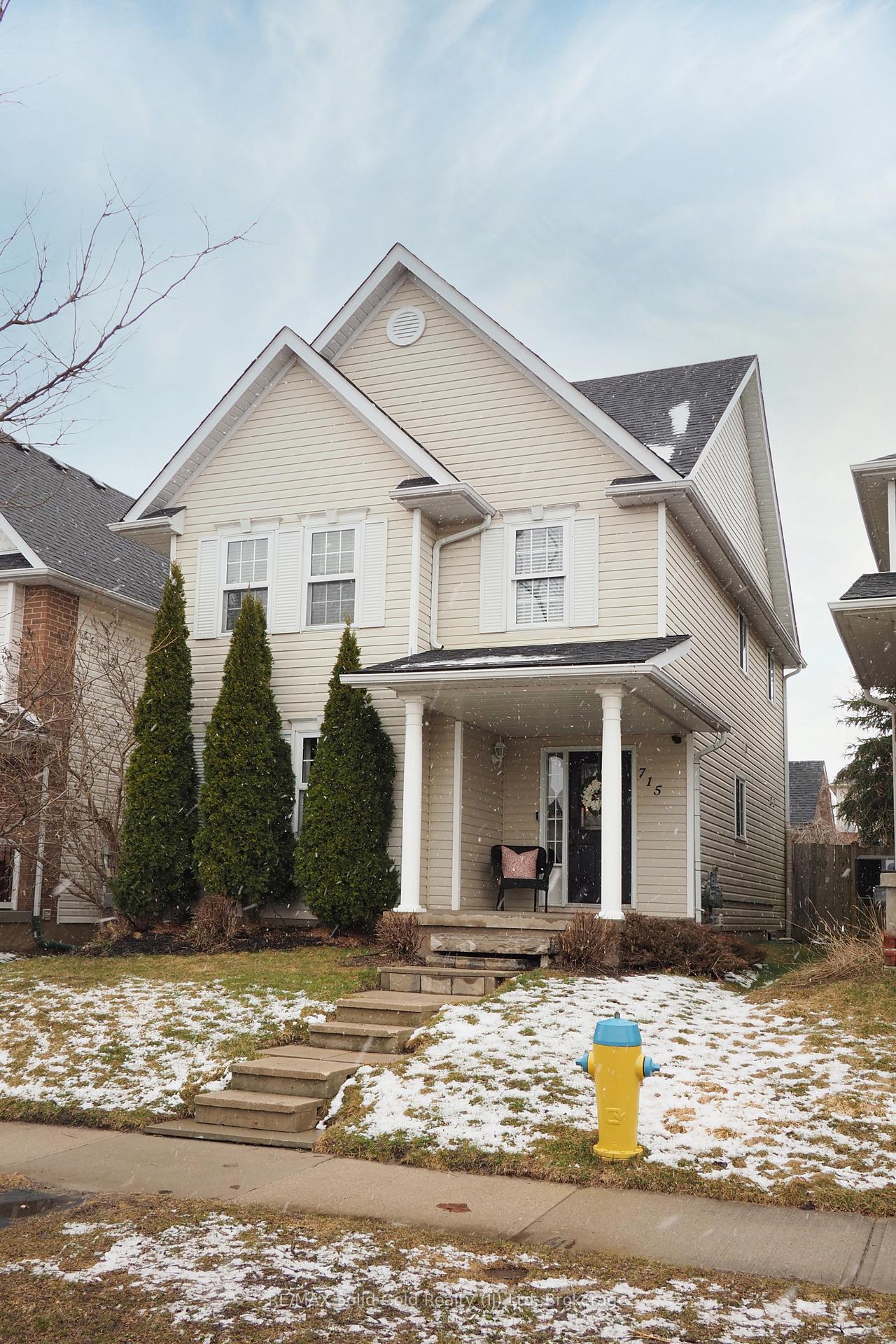 Photo 2 of 715 Brandenburg Boulevard, Waterloo — HOMEH