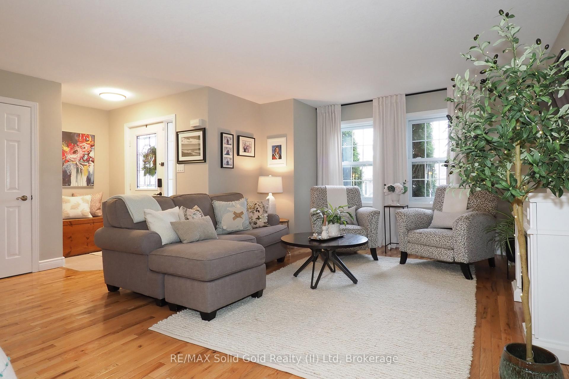 Photo 7 of 715 Brandenburg Boulevard, Waterloo — HOMEH