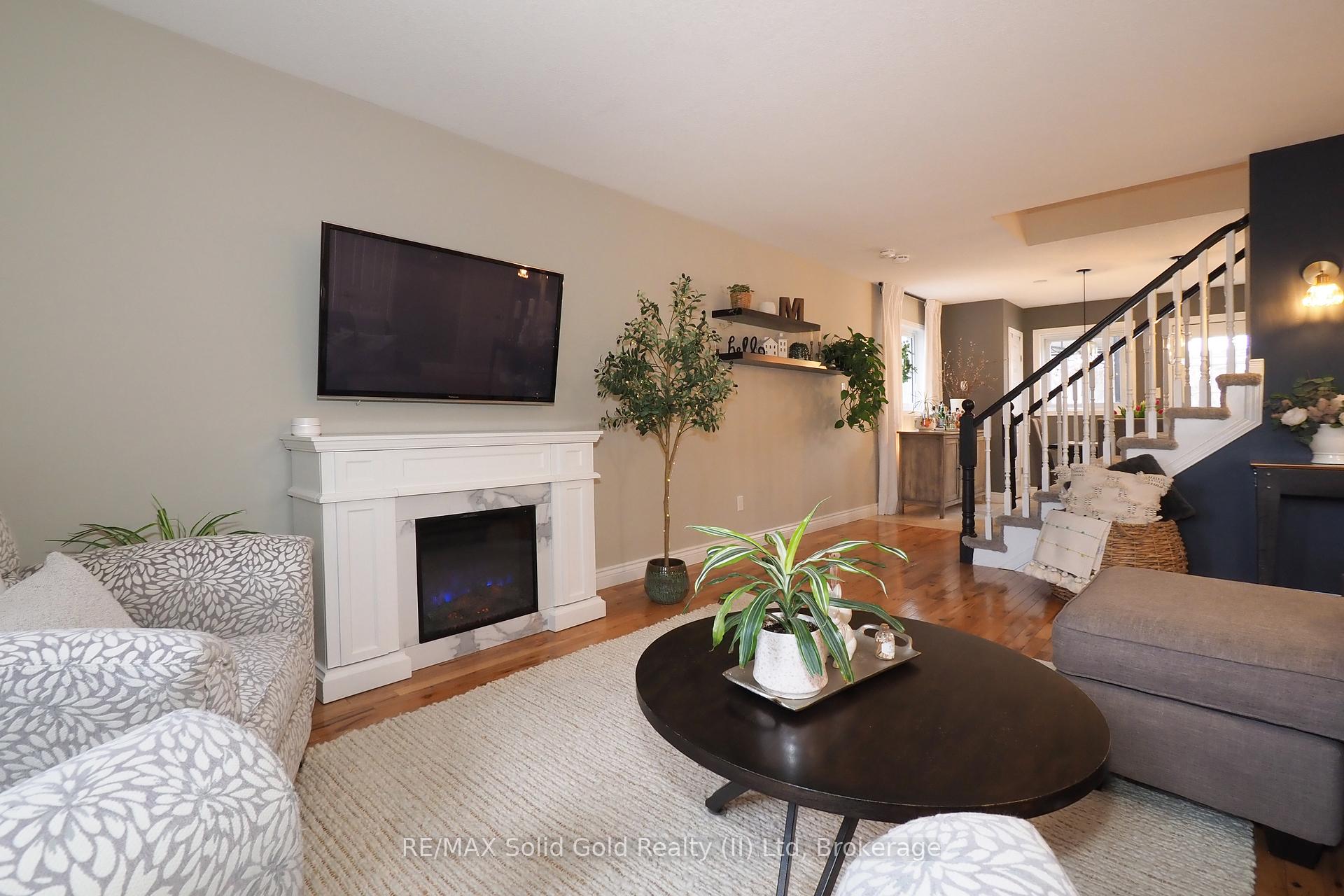 Photo 10 of 715 Brandenburg Boulevard, Waterloo — HOMEH