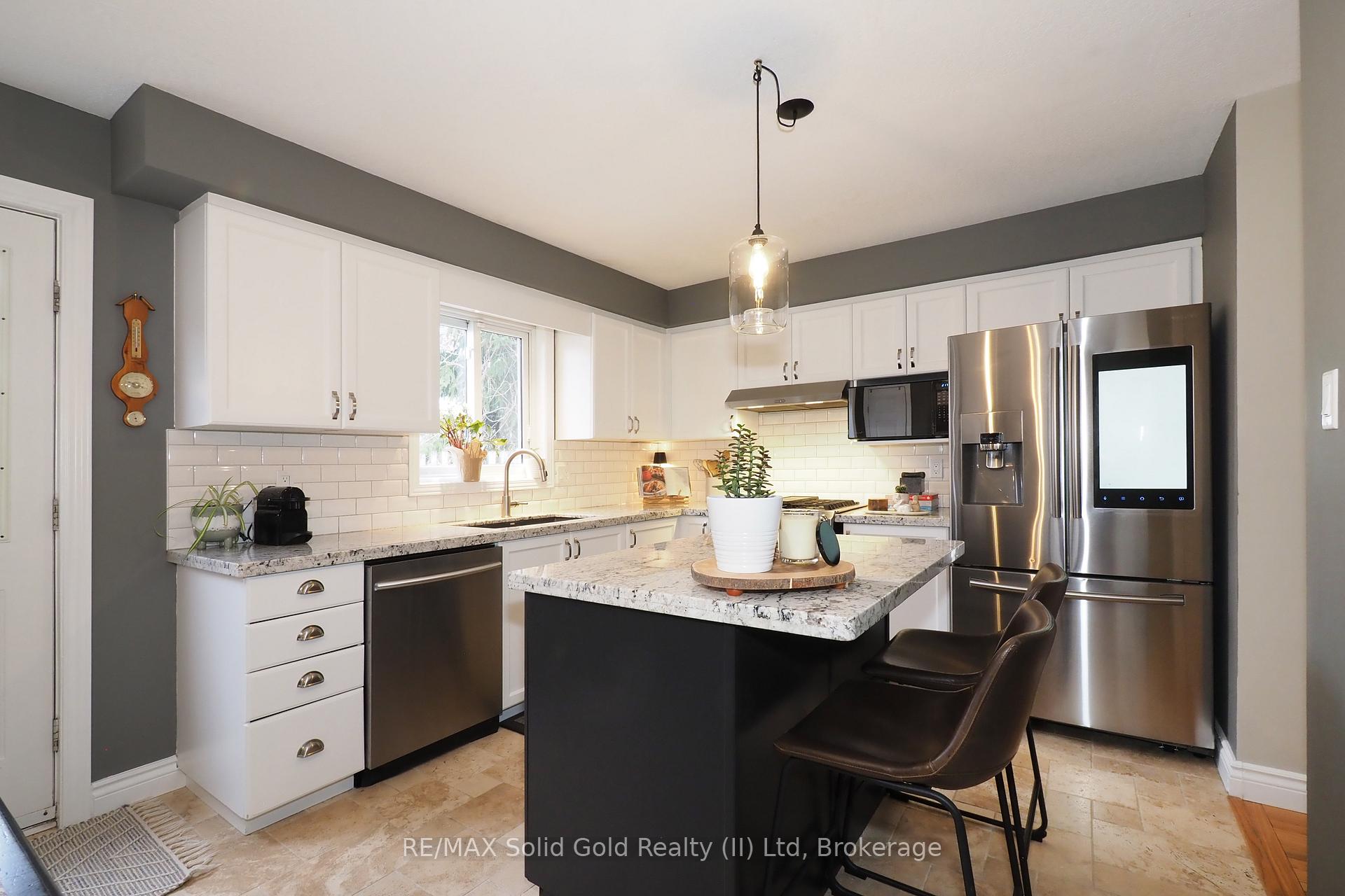 Photo 12 of 715 Brandenburg Boulevard, Waterloo — HOMEH